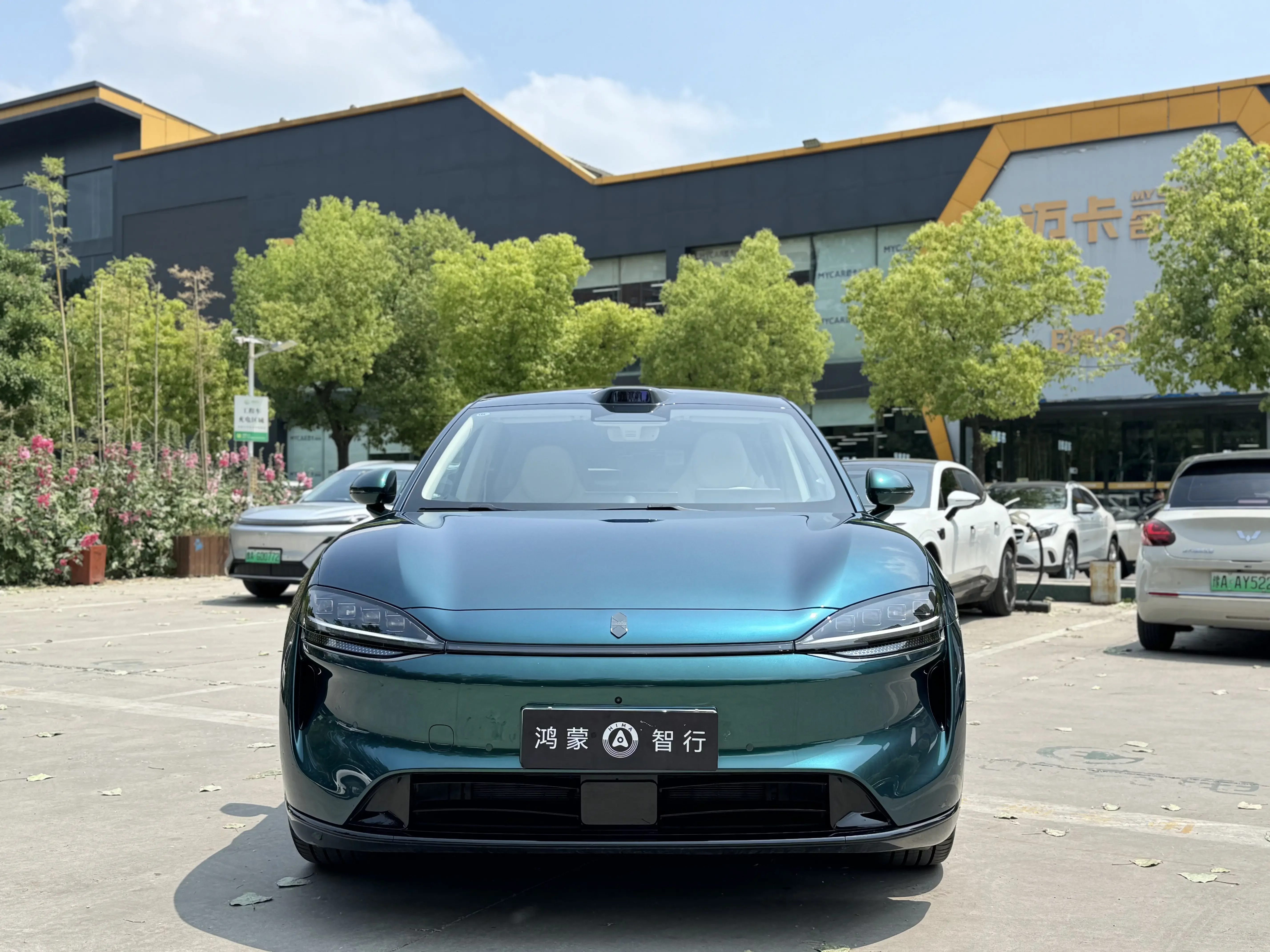 Luxeed Zhijie R7