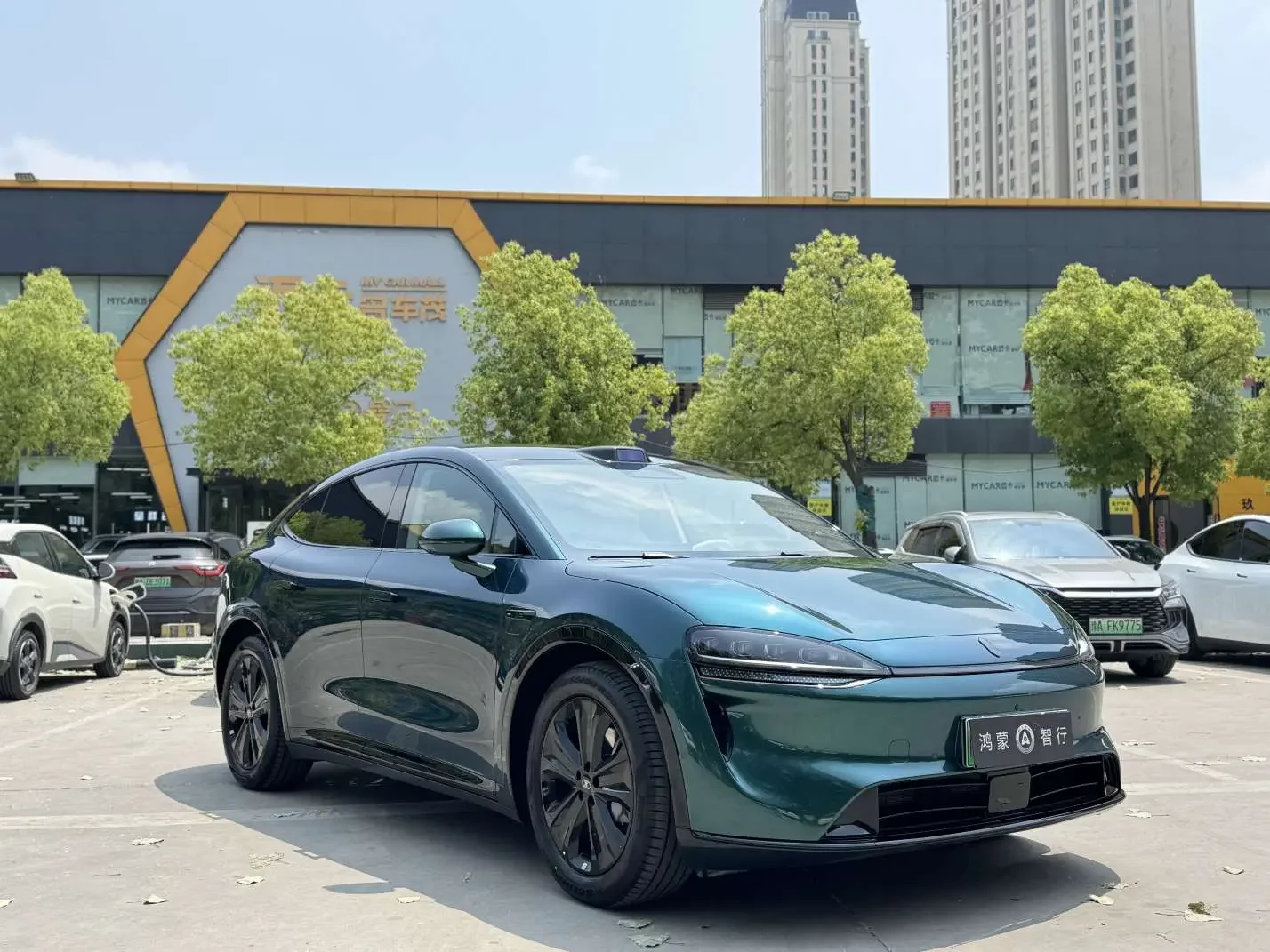 Luxeed Zhijie R7