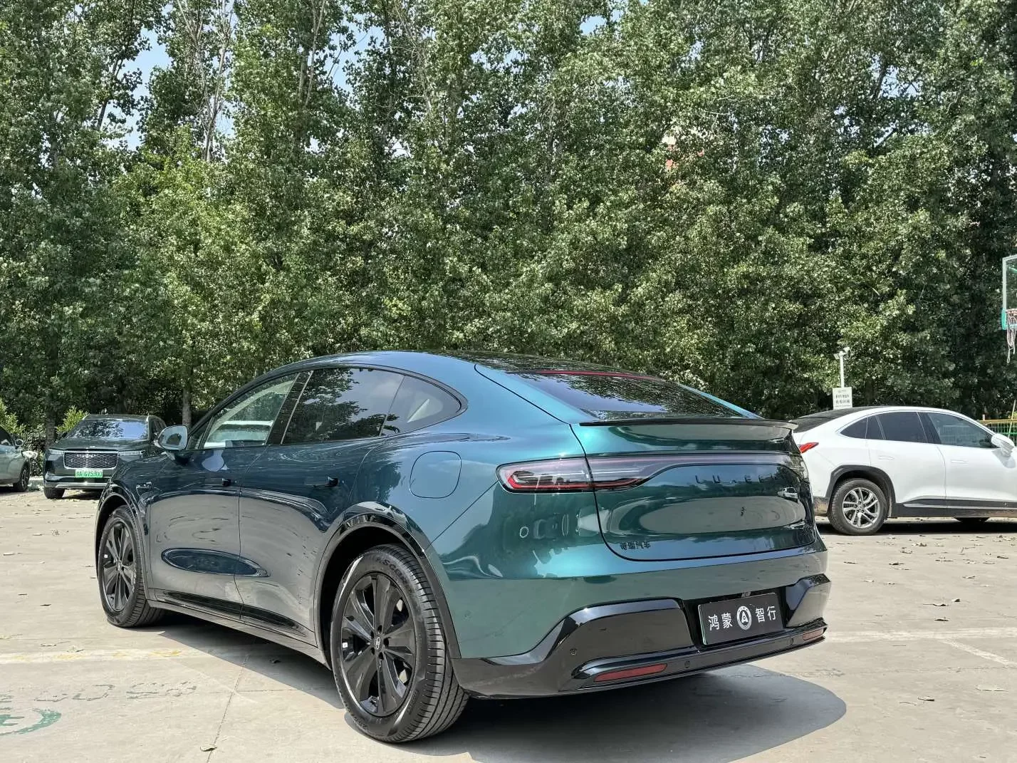 Luxeed Zhijie R7