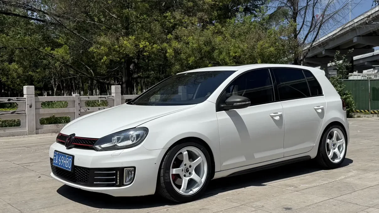 Volkswagen Golf GTI