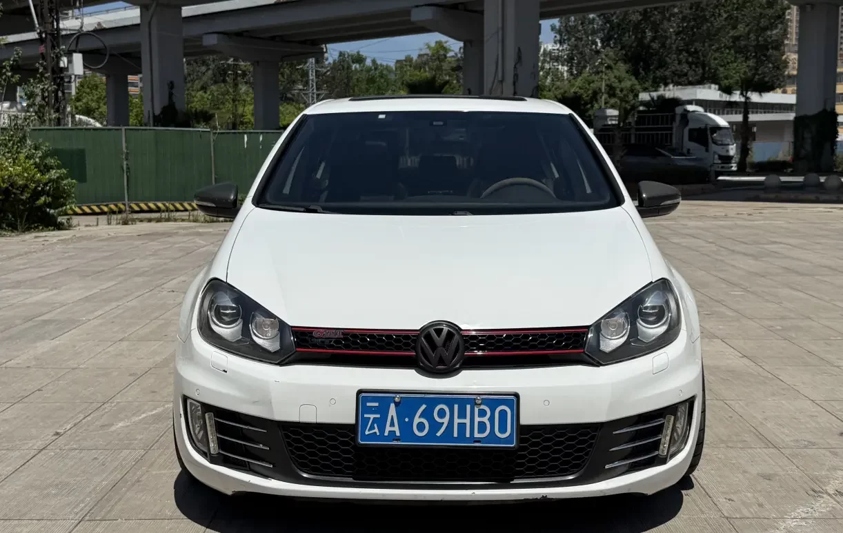 Volkswagen Golf GTI