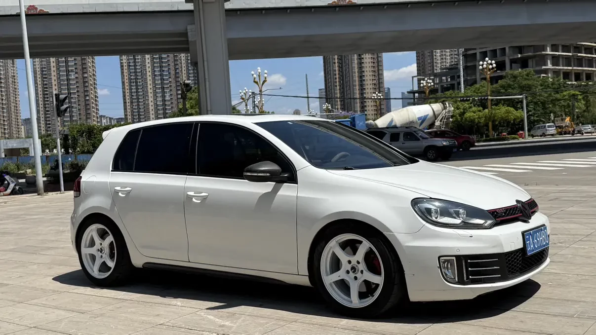 Volkswagen Golf GTI