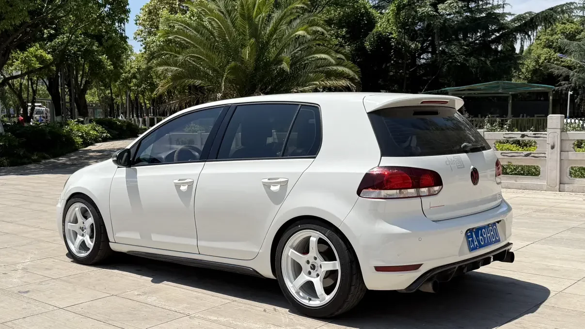 Volkswagen Golf GTI