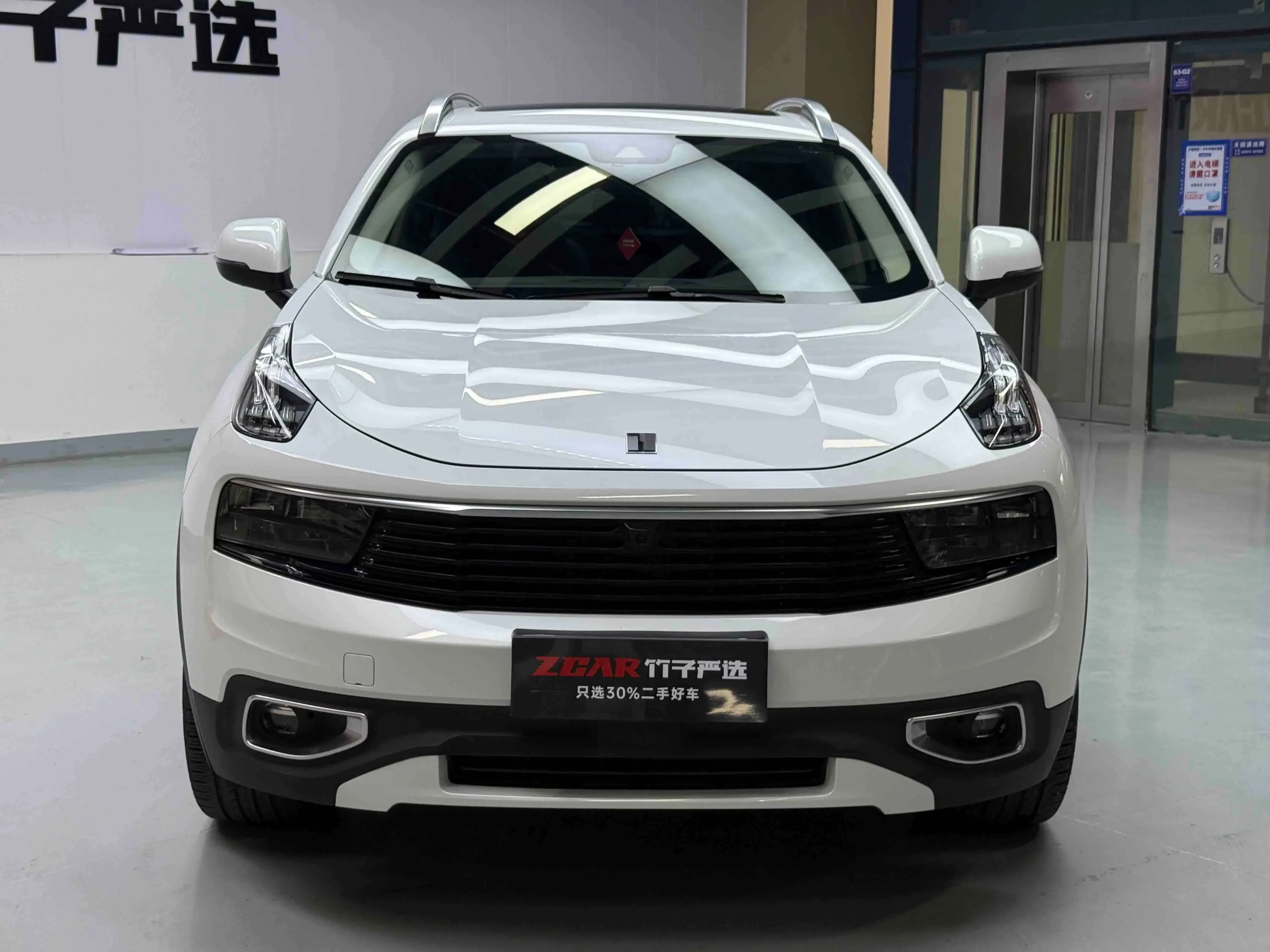 Lynk & Co 01