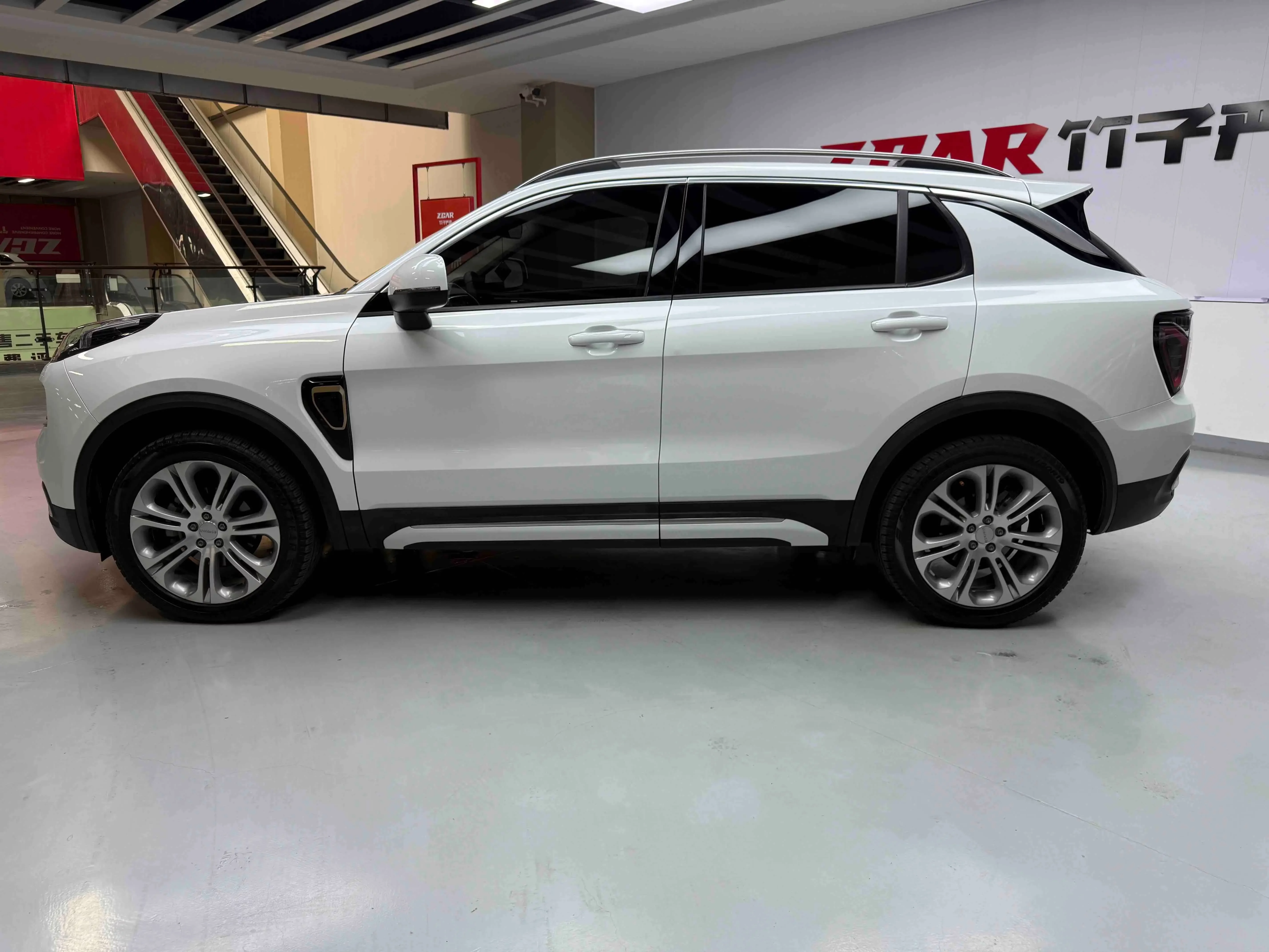 Lynk & Co 01