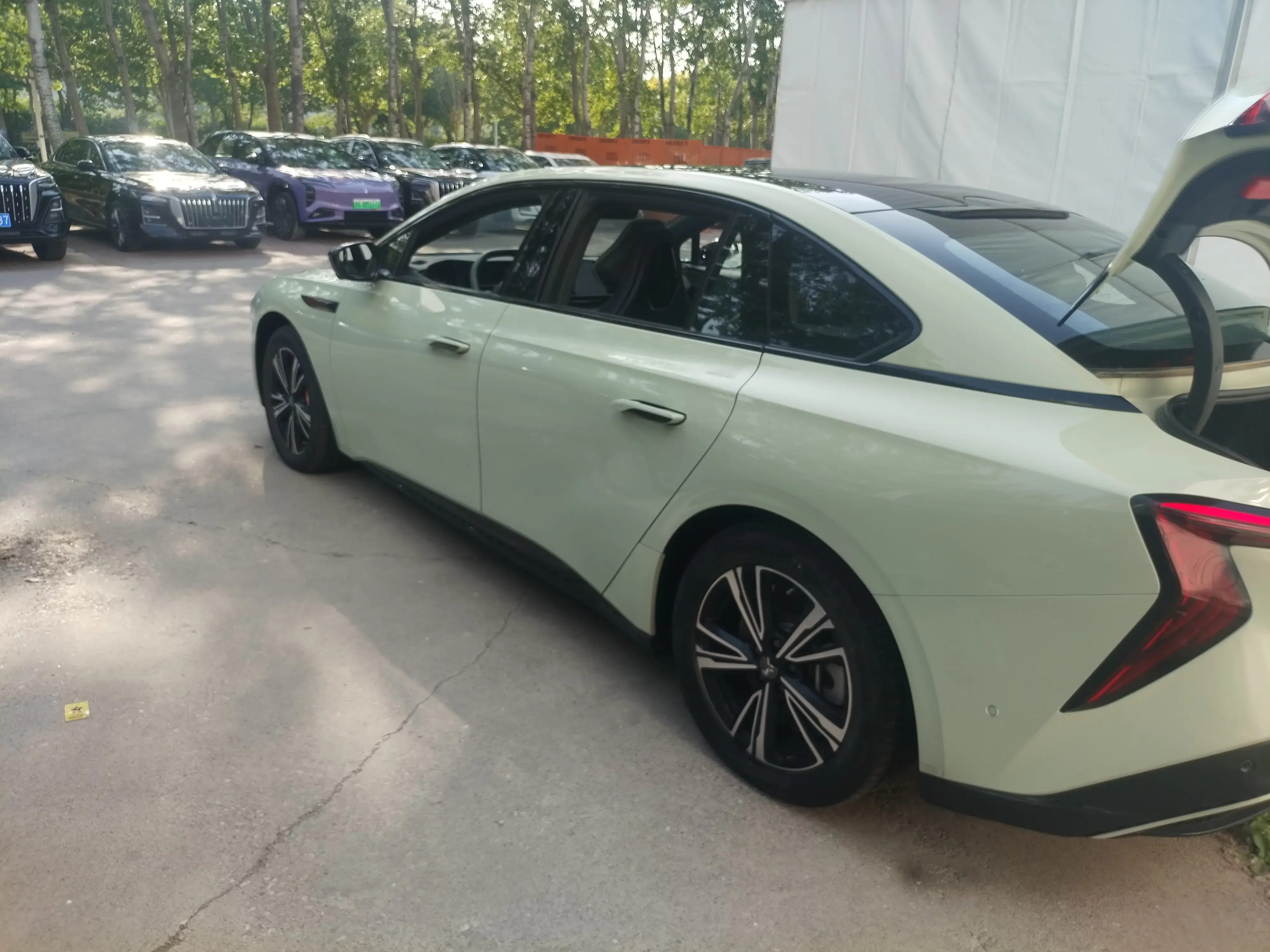 Hongqi EH7