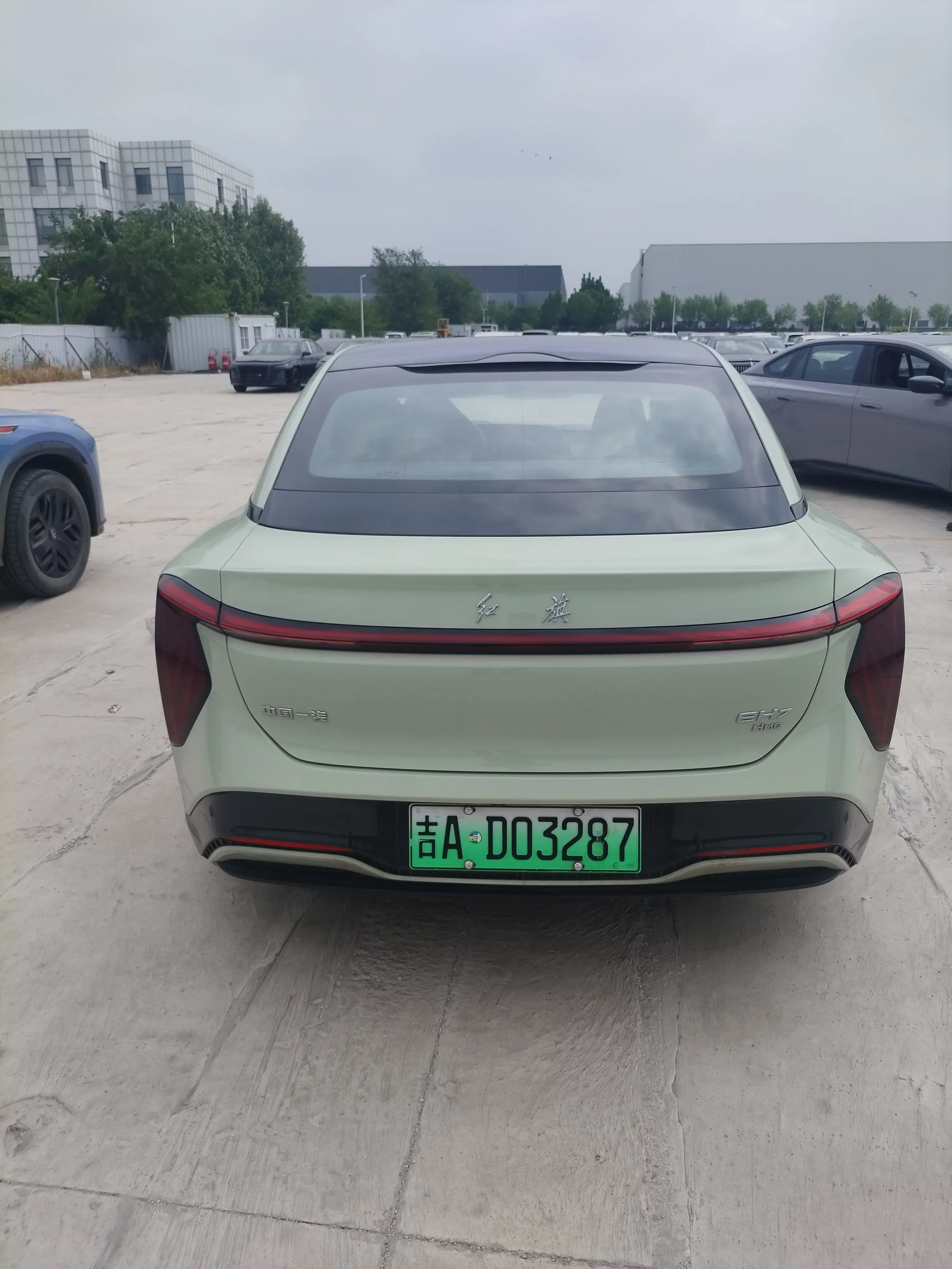 Hongqi EH7