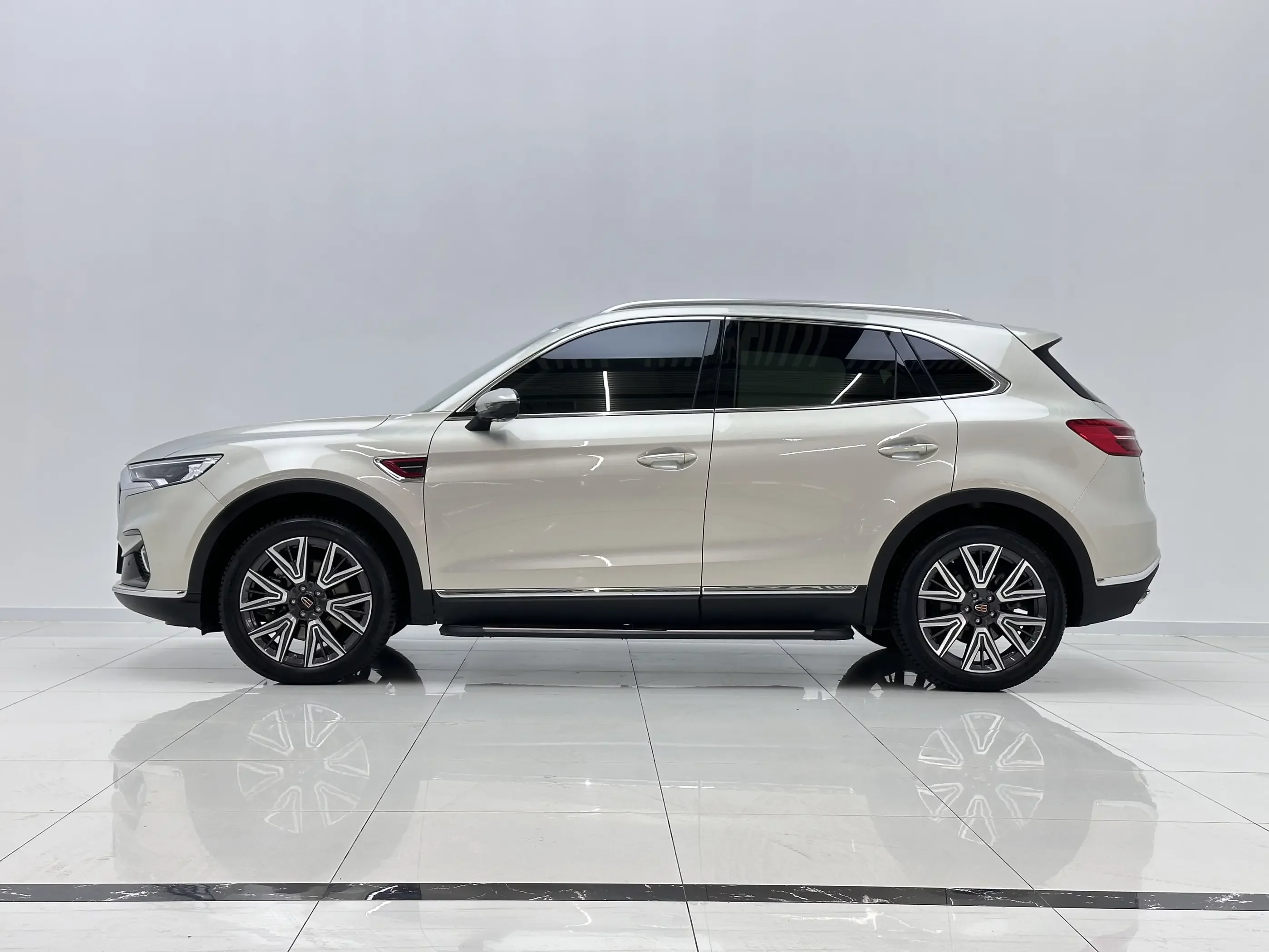 Hongqi HS5