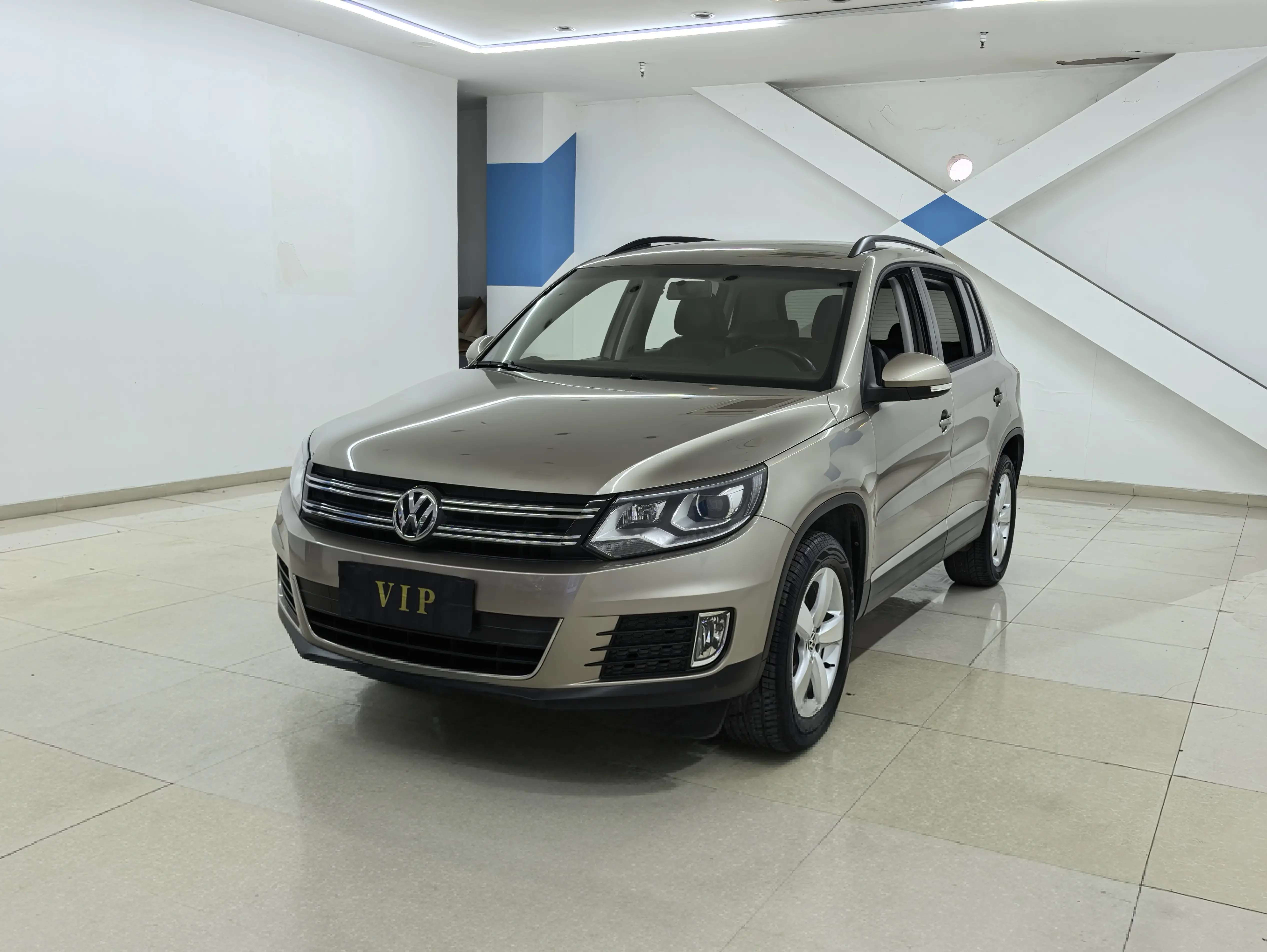Volkswagen Tiguan (Tharu)