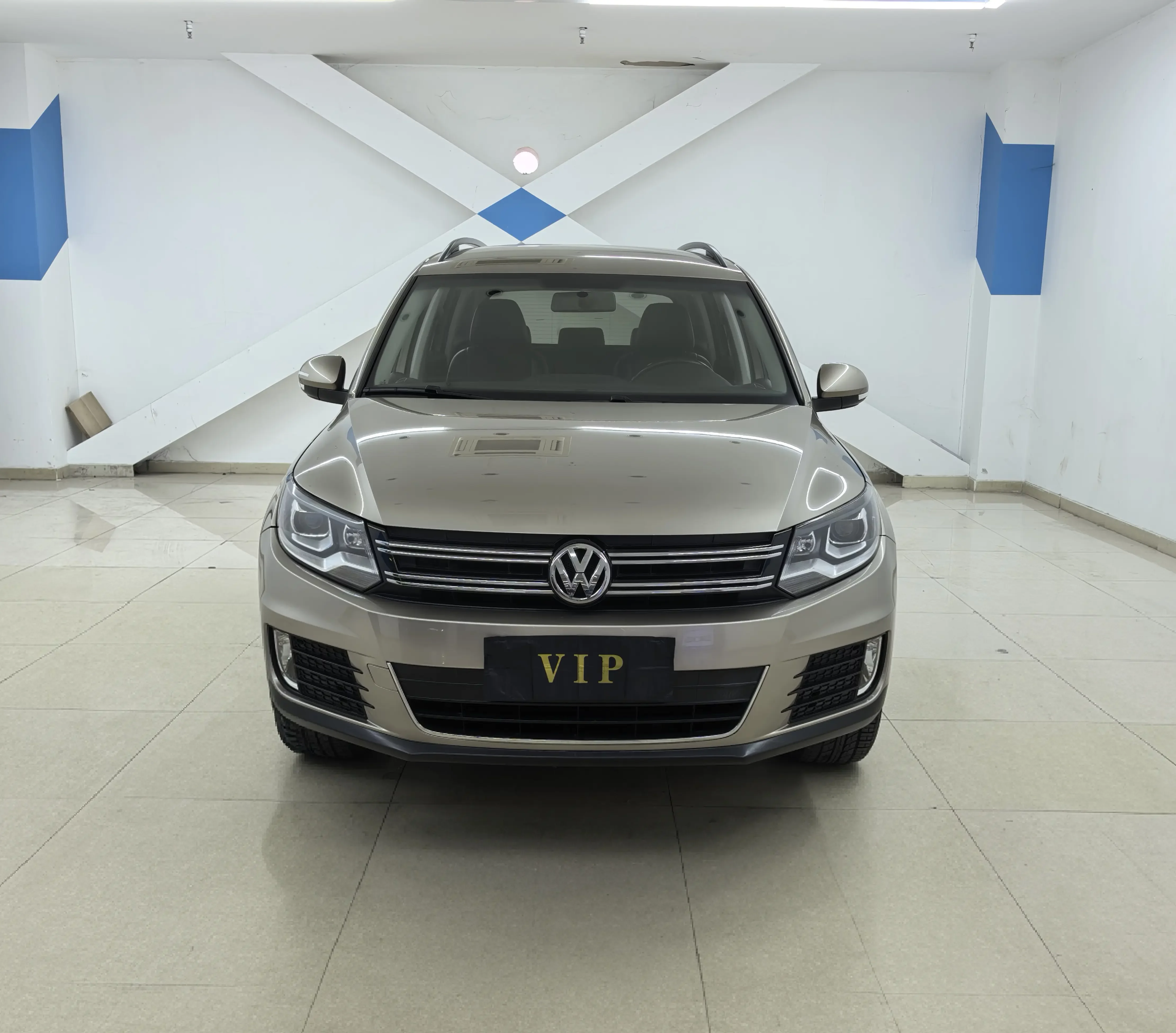 Volkswagen Tiguan (Tharu)
