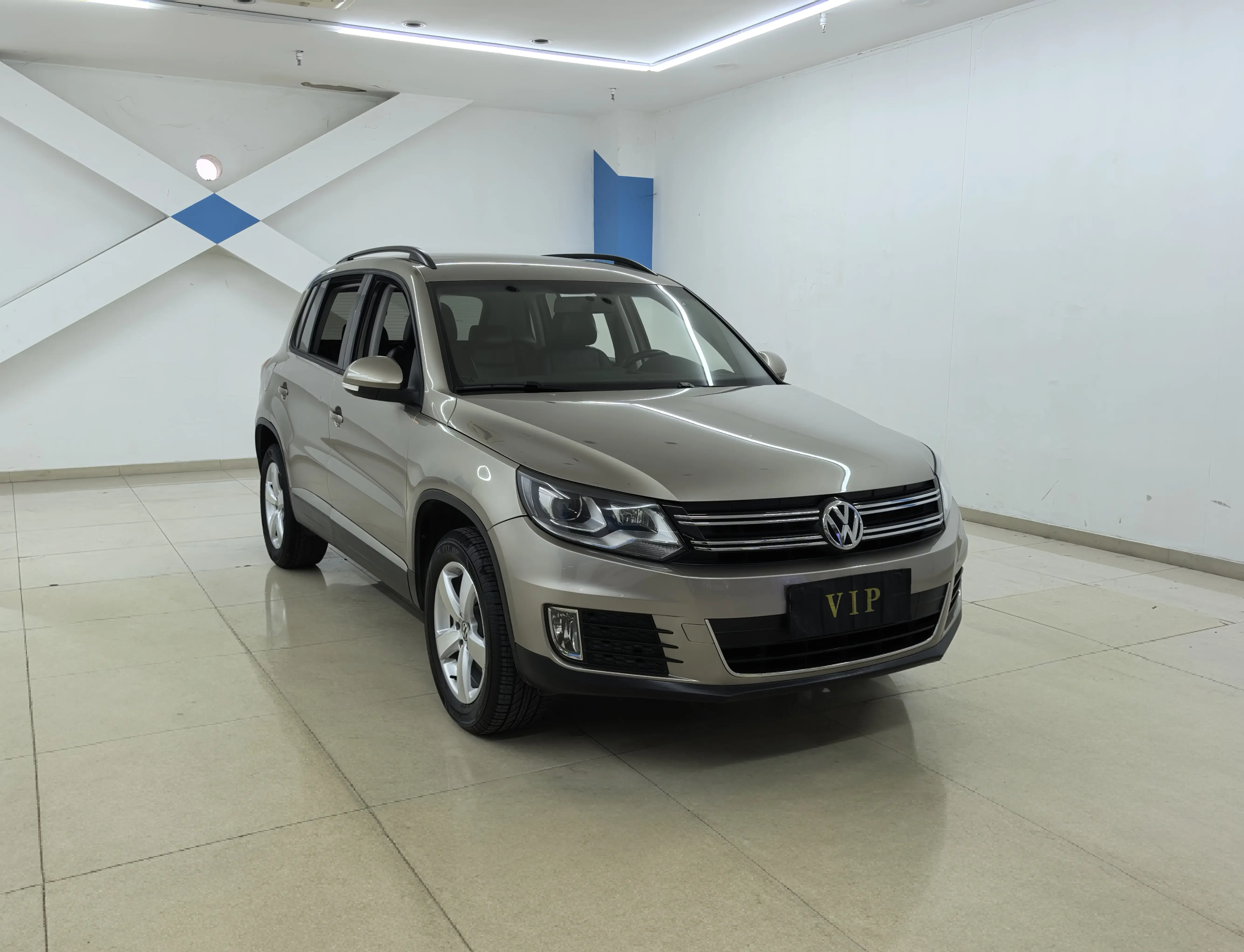 Volkswagen Tiguan (Tharu)