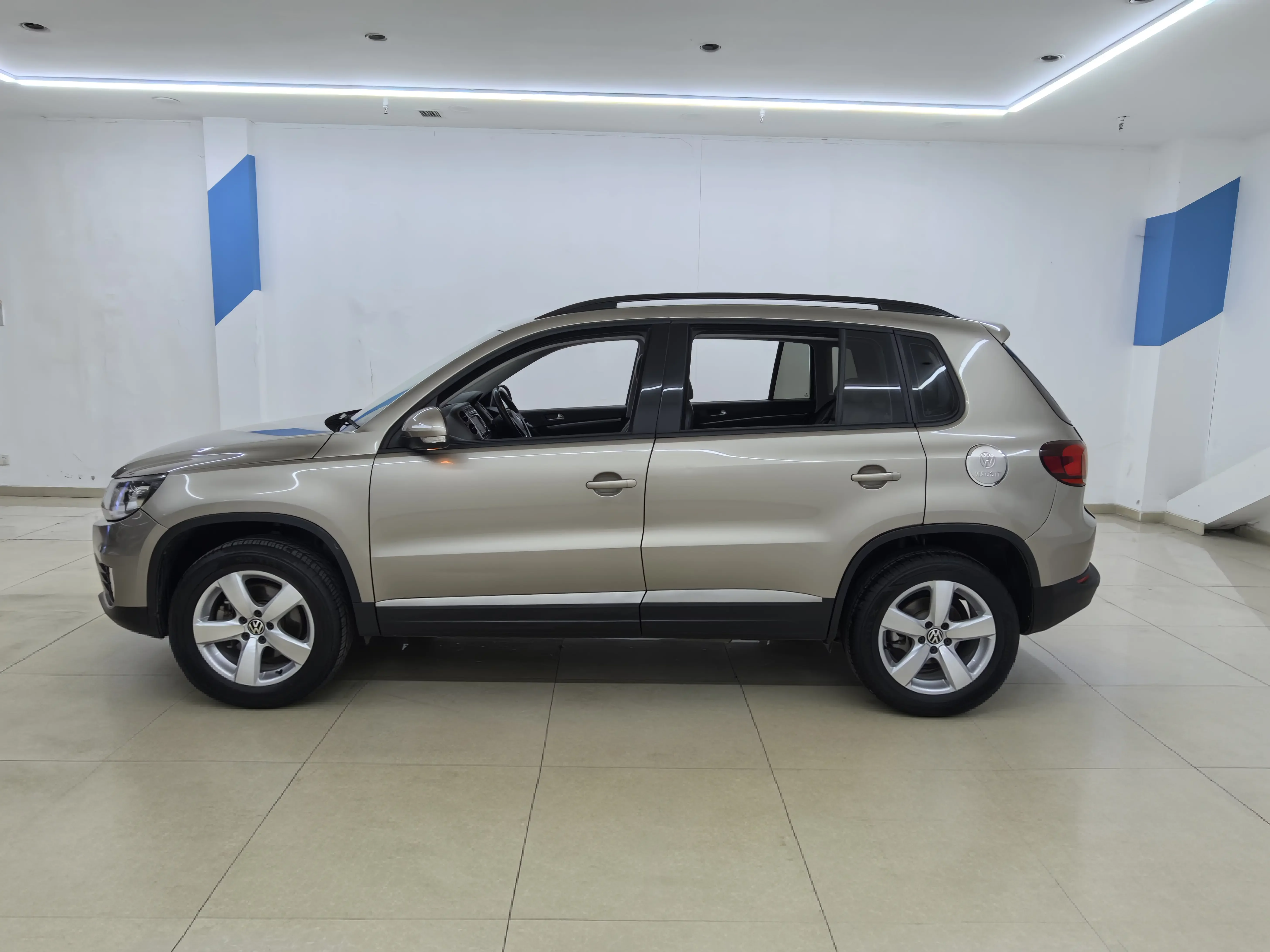 Volkswagen Tiguan (Tharu)