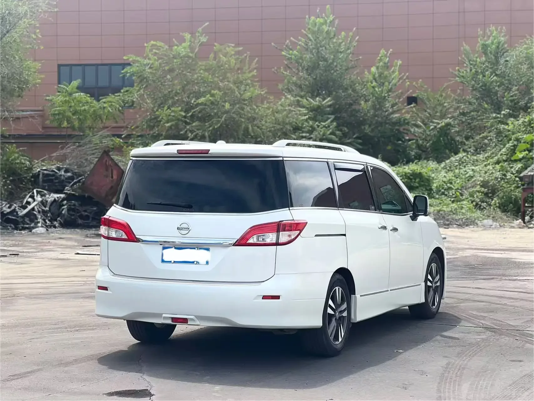 Nissan nobleman