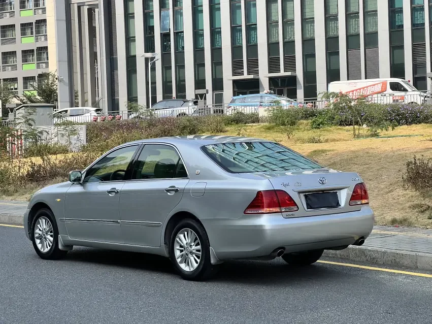 Toyota crown