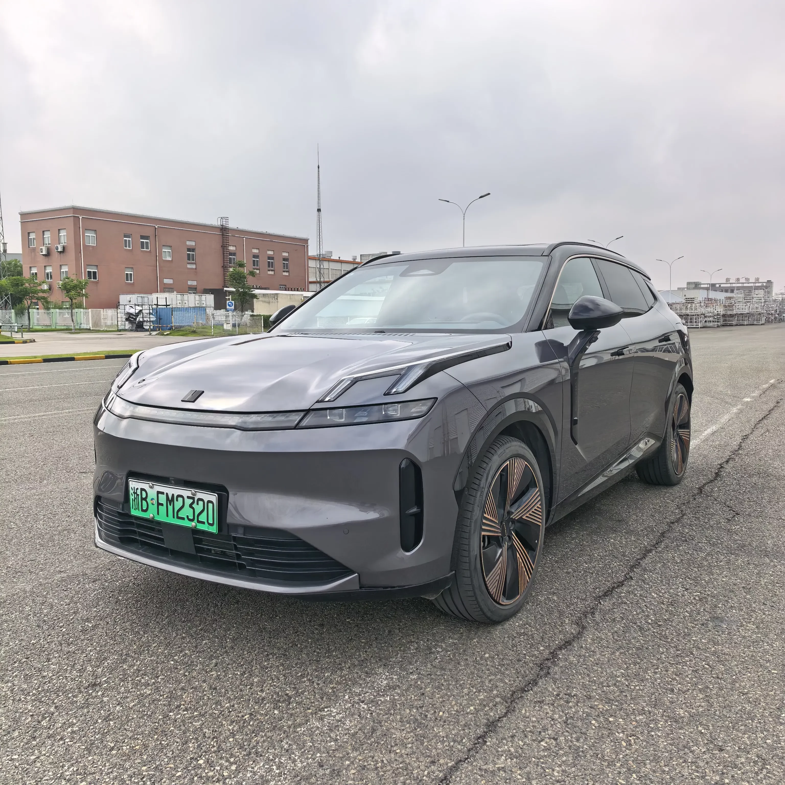 Lynk & Co 08 EM-P