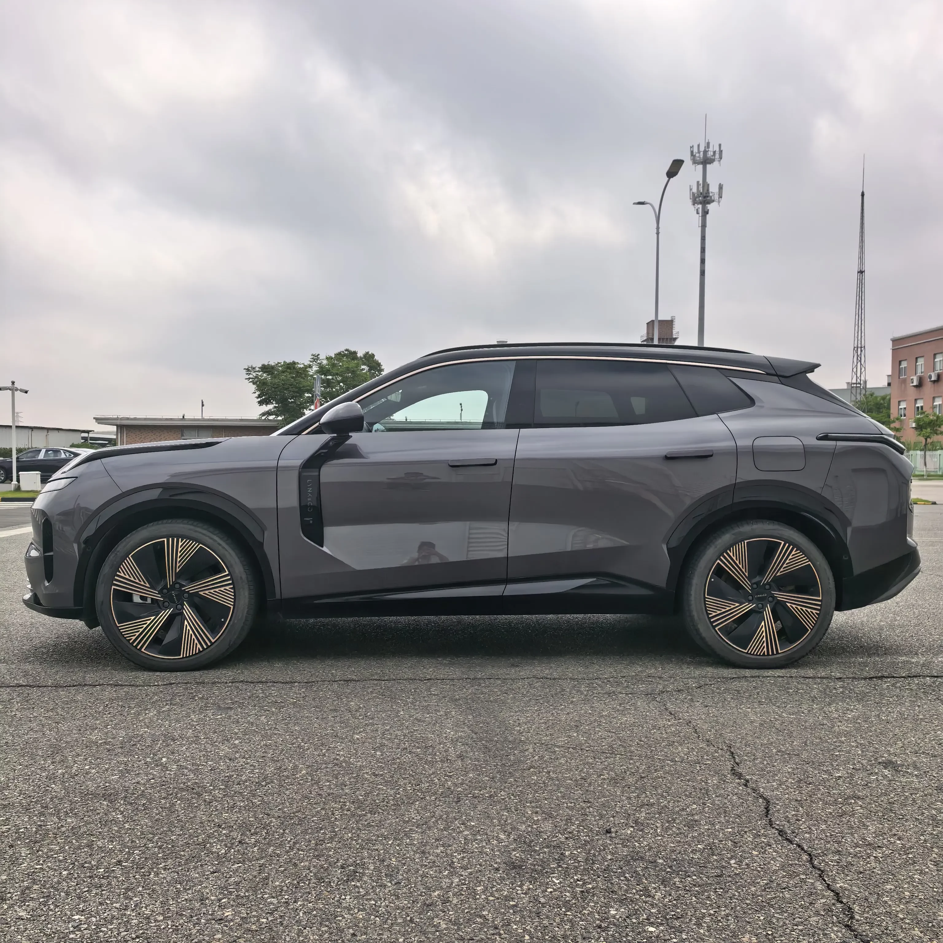 Lynk & Co 08 EM-P
