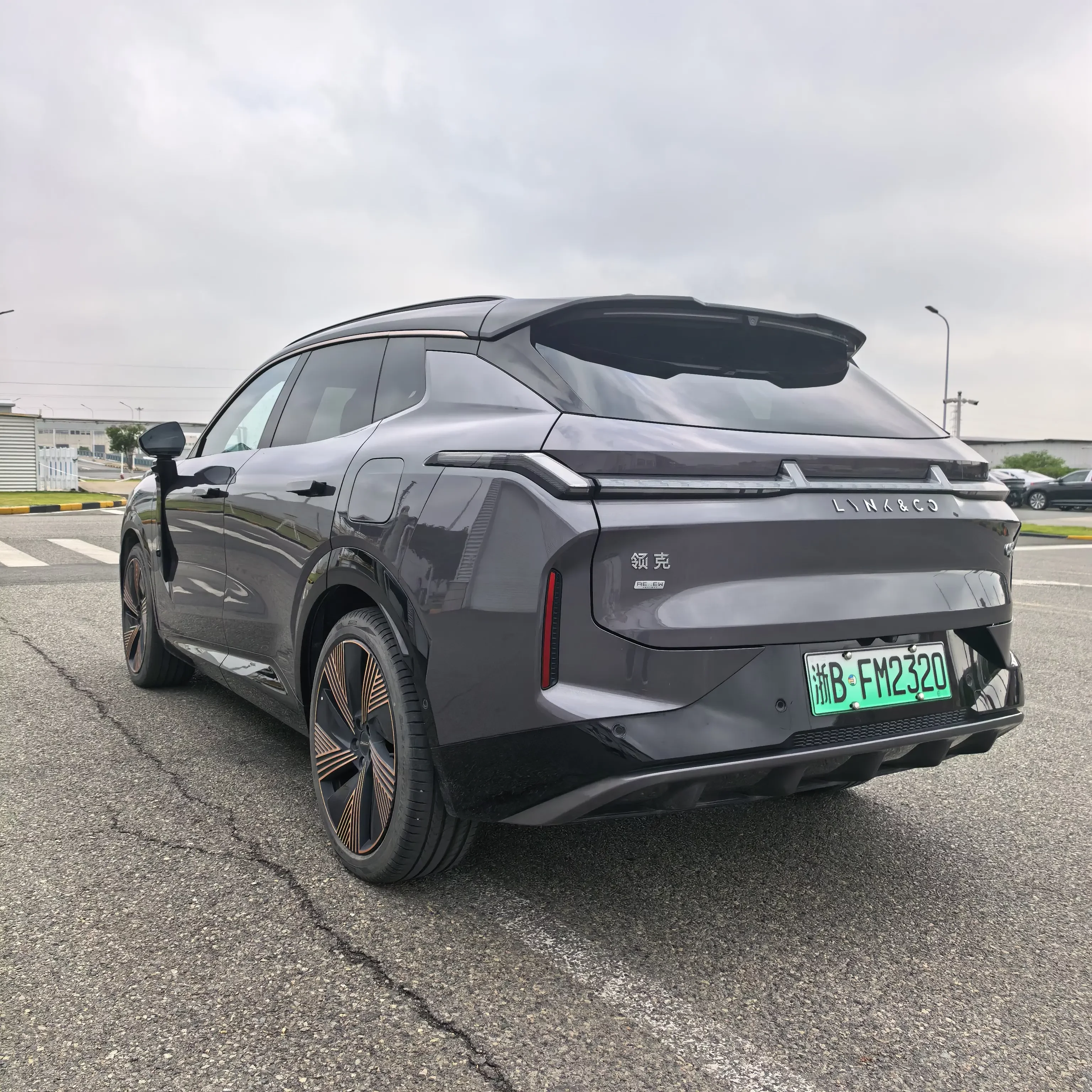 Lynk & Co 08 EM-P