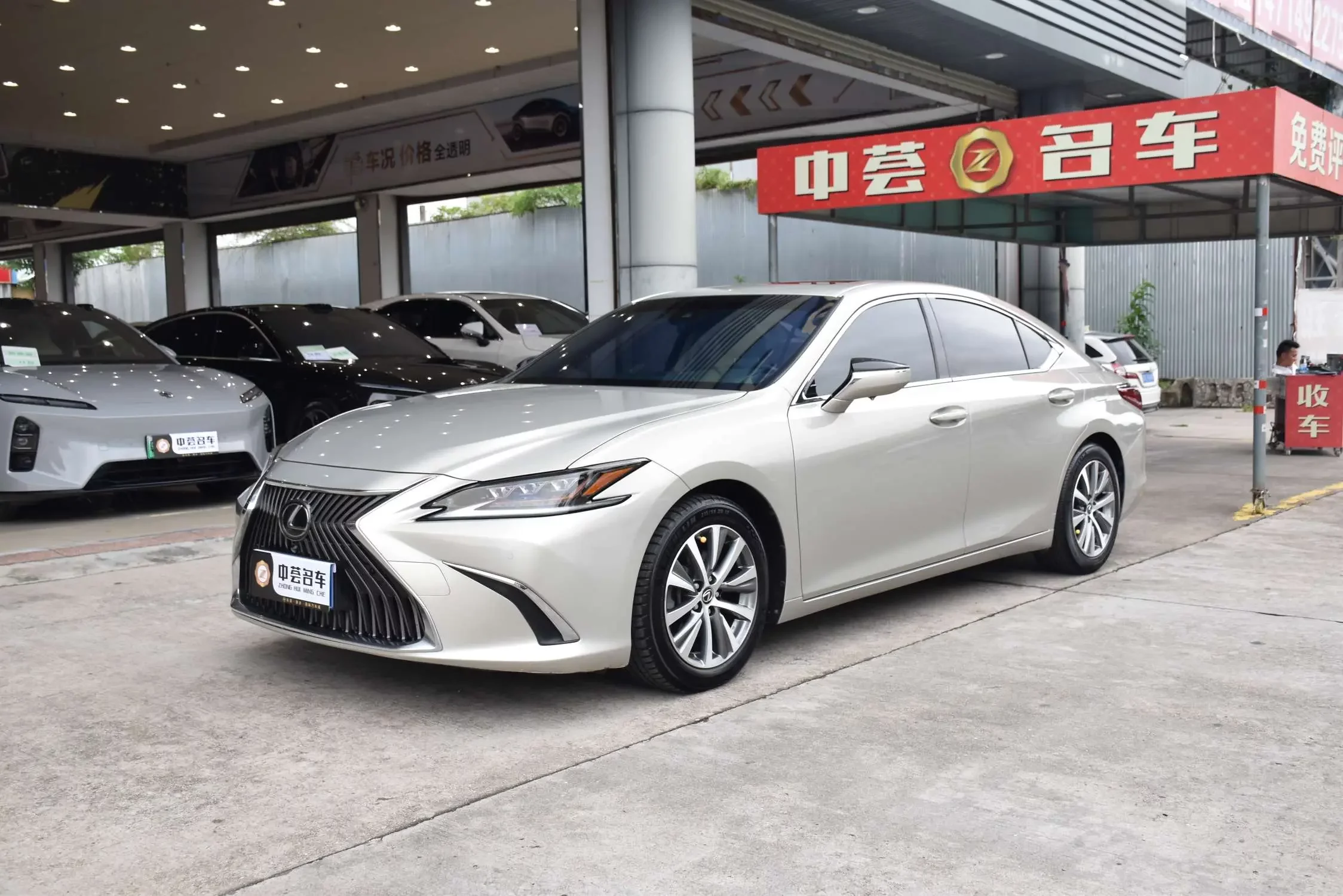 Lexus ES