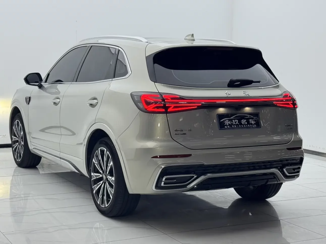 Hongqi HS5