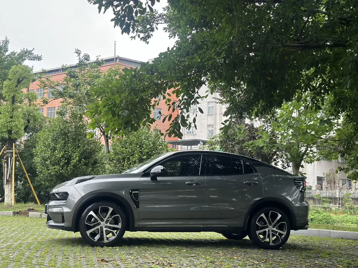 Lynk & Co 05