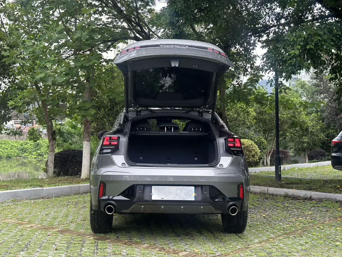 Lynk & Co 05