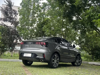 Lynk & Co 05