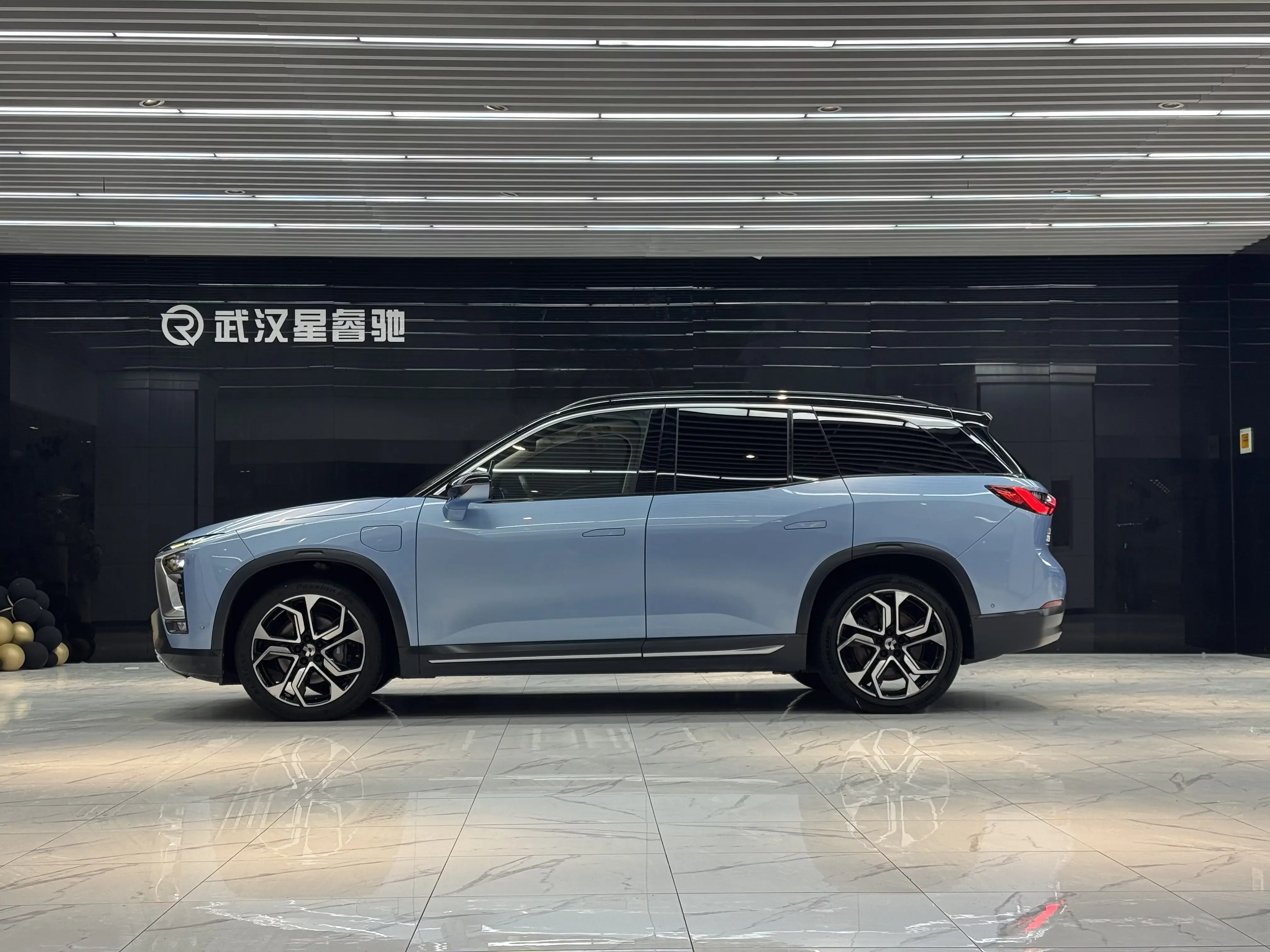 NIO ES8