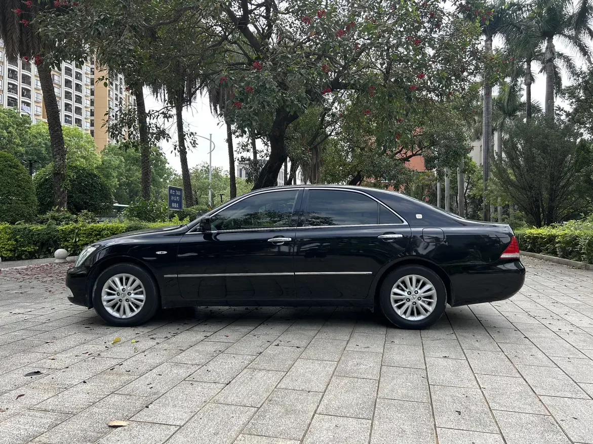 Toyota crown