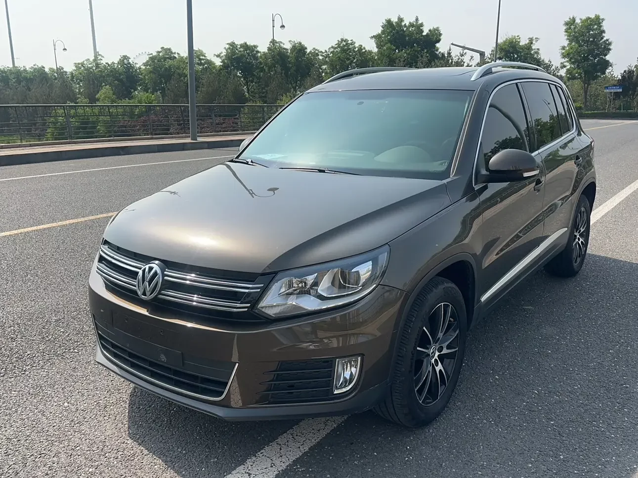 Volkswagen Tiguan (Tharu)