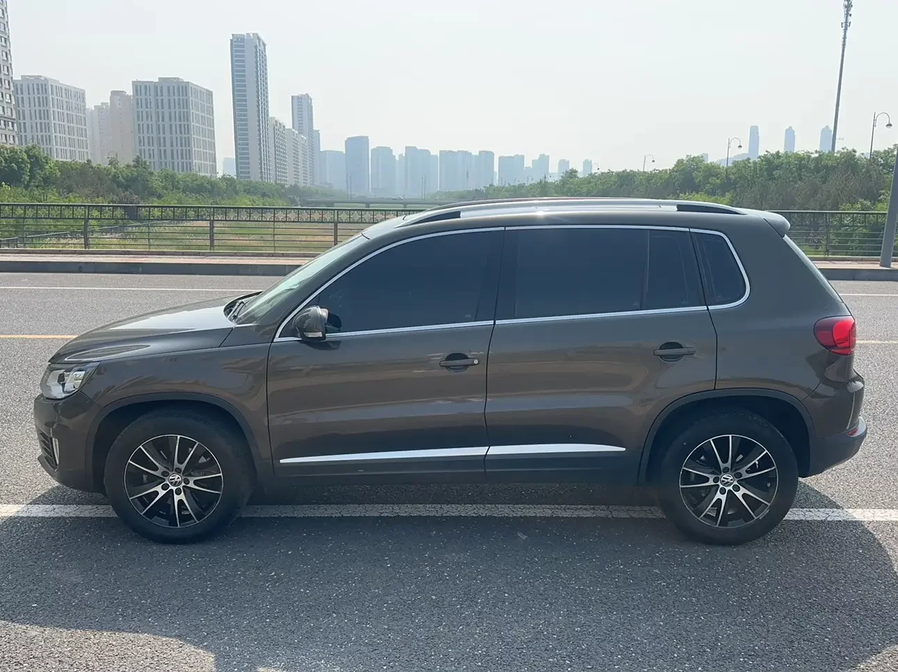 Volkswagen Tiguan (Tharu)