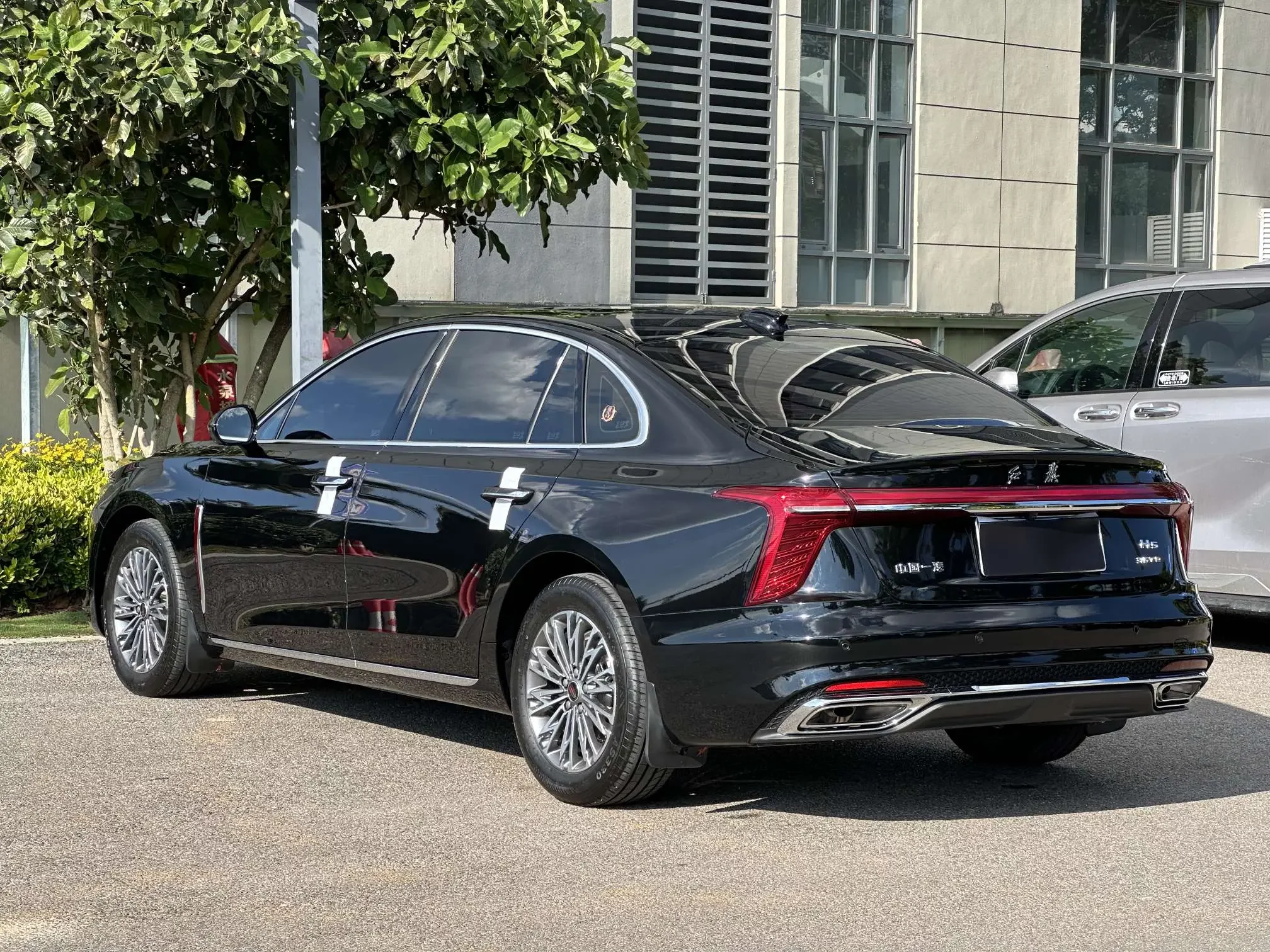 Hongqi H5
