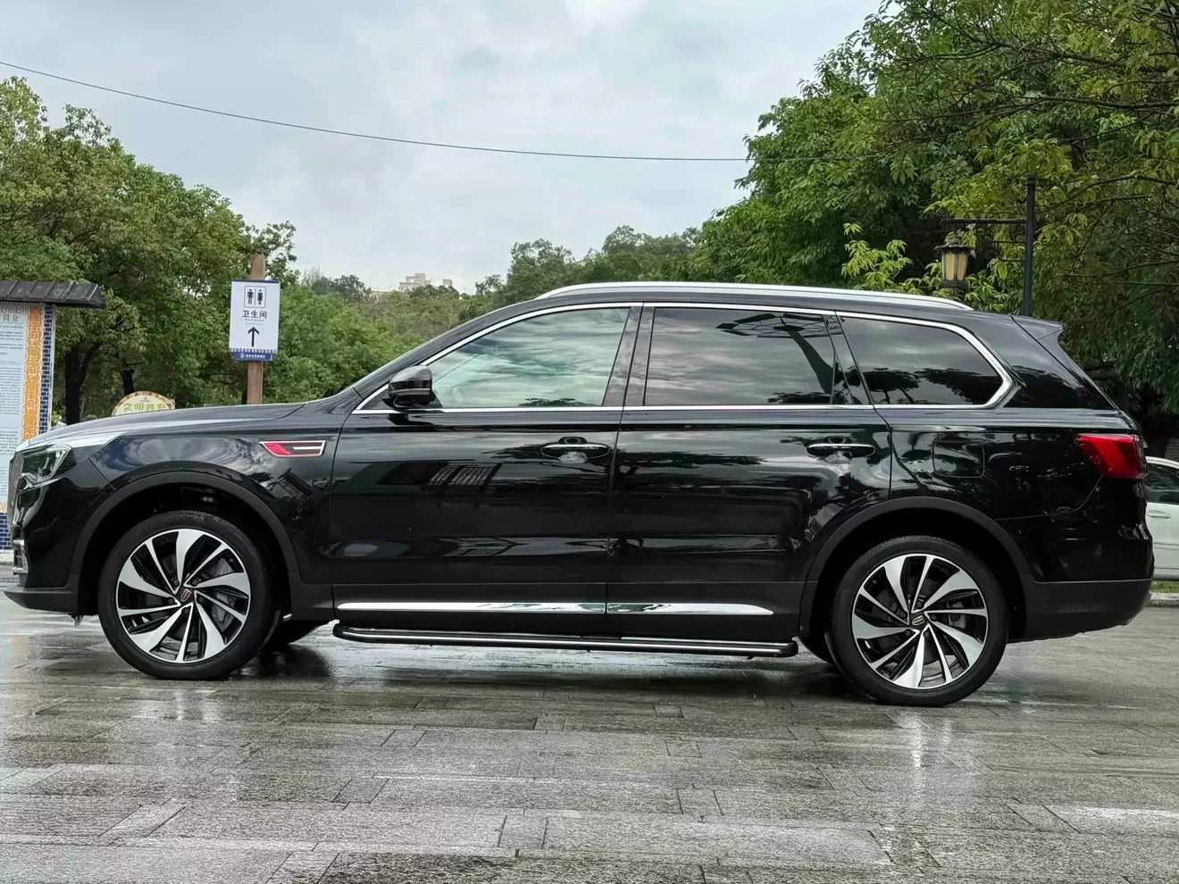 Hongqi HS7