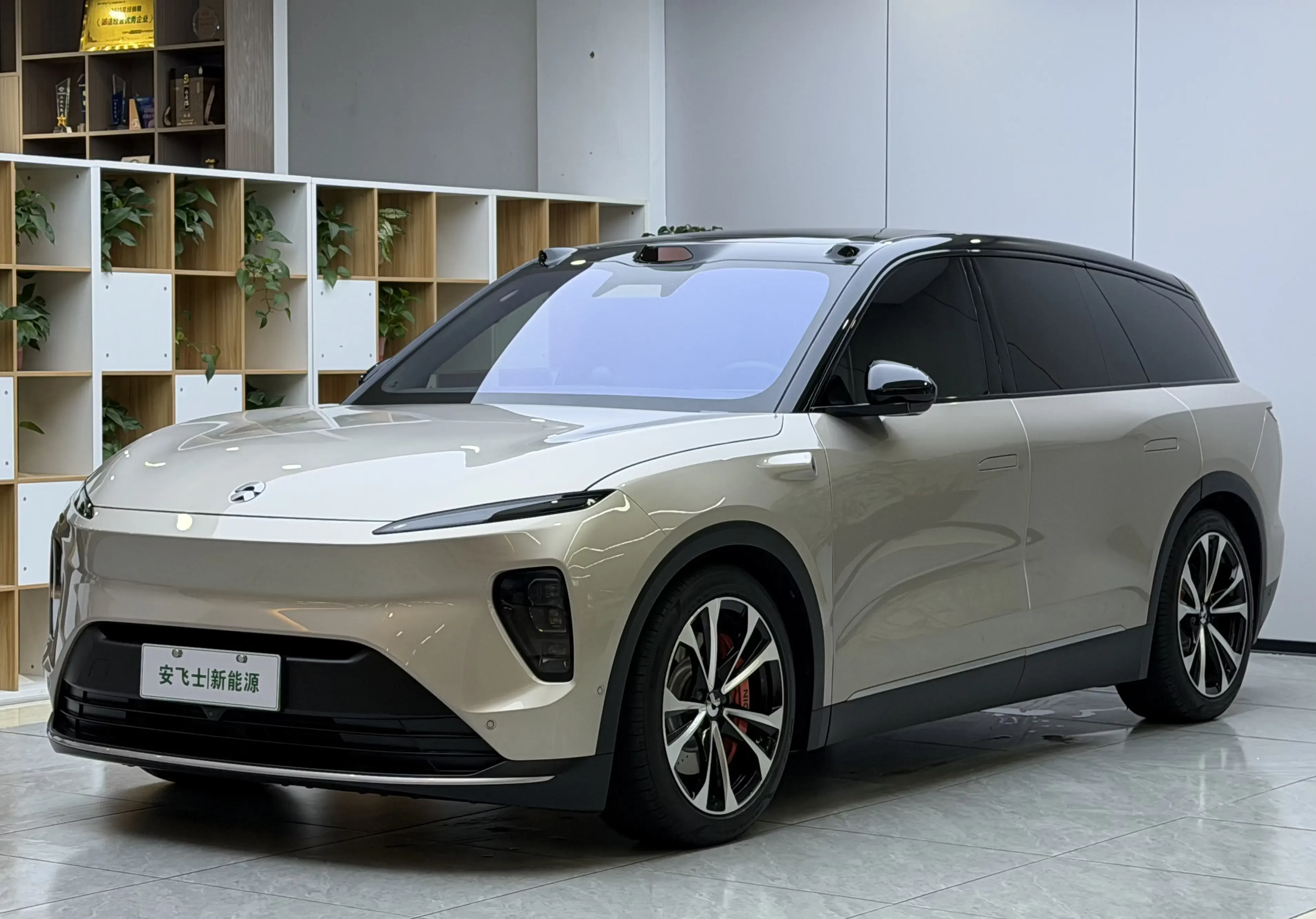 NIO ES8