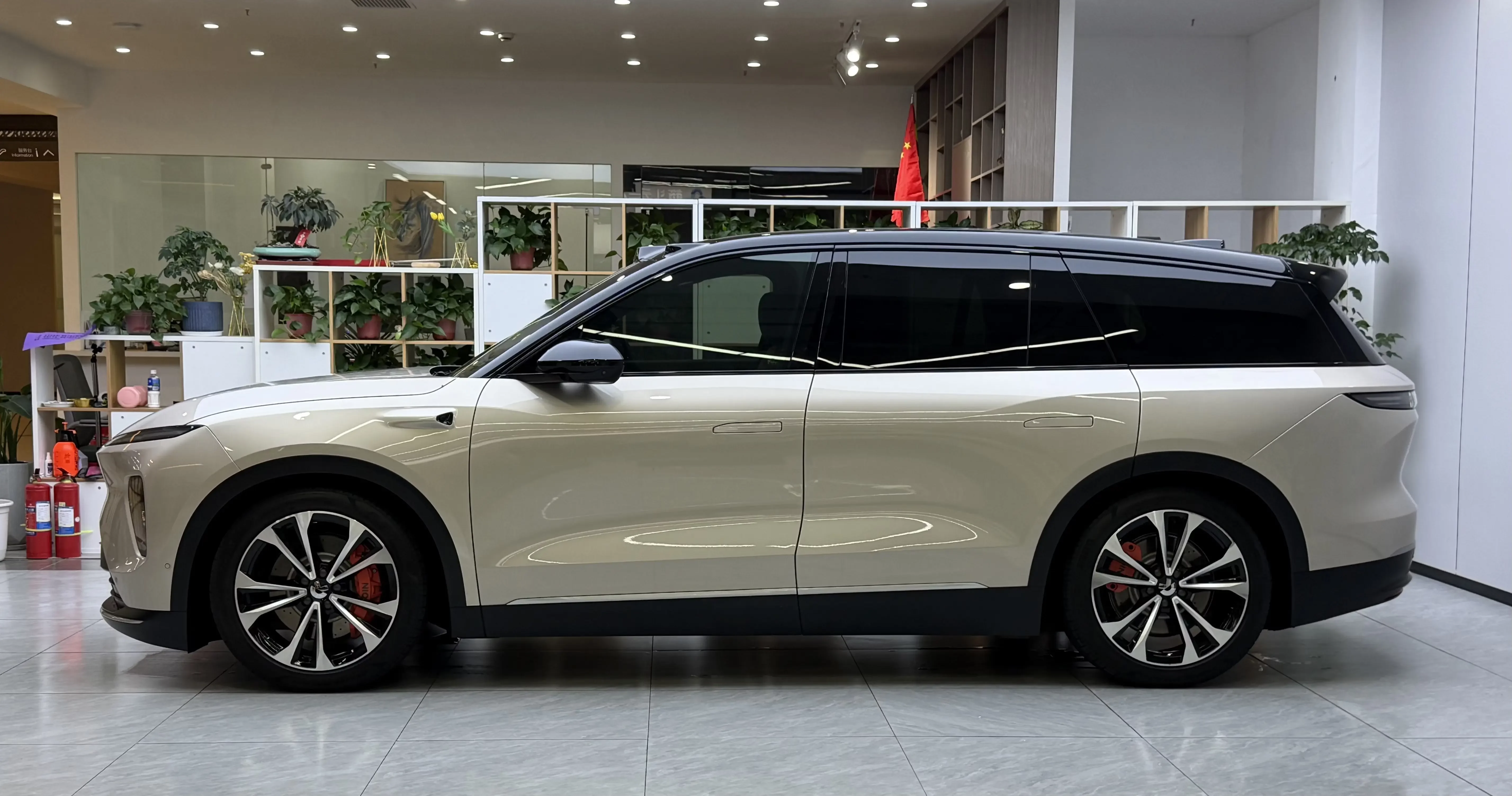 NIO ES8