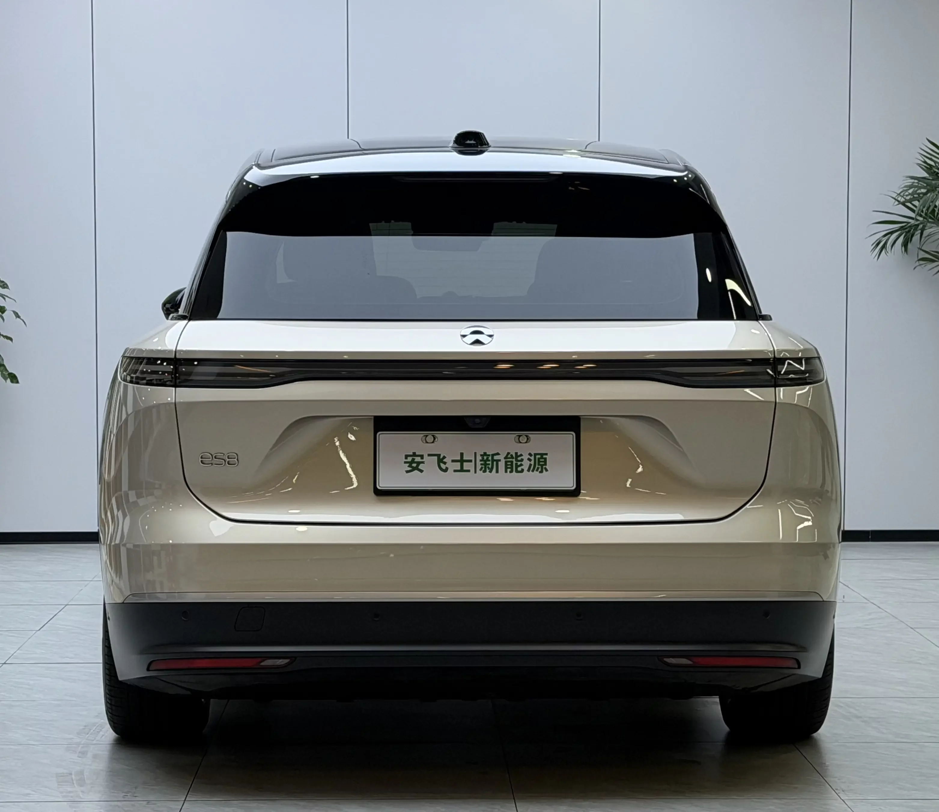 NIO ES8