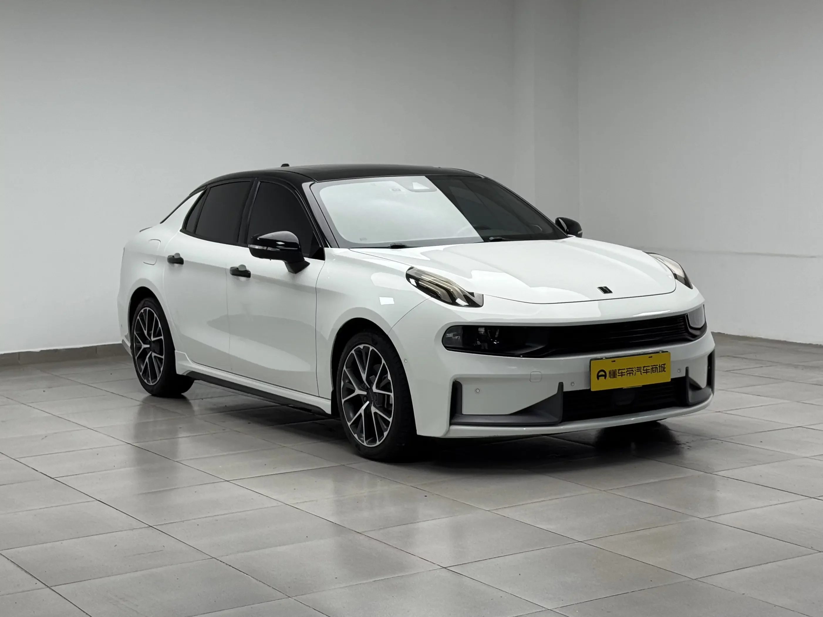 Lynk & Co 03