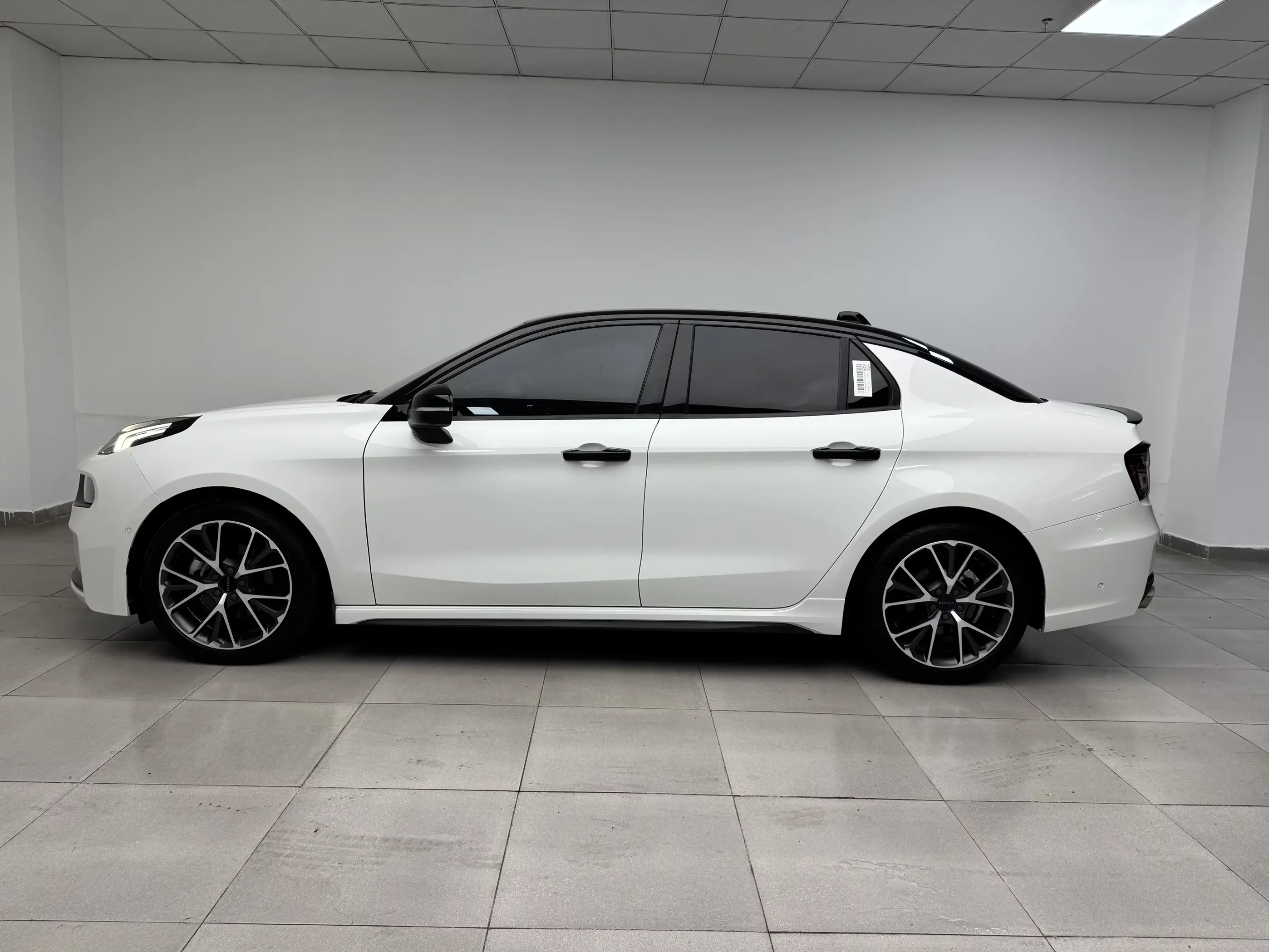 Lynk & Co 03