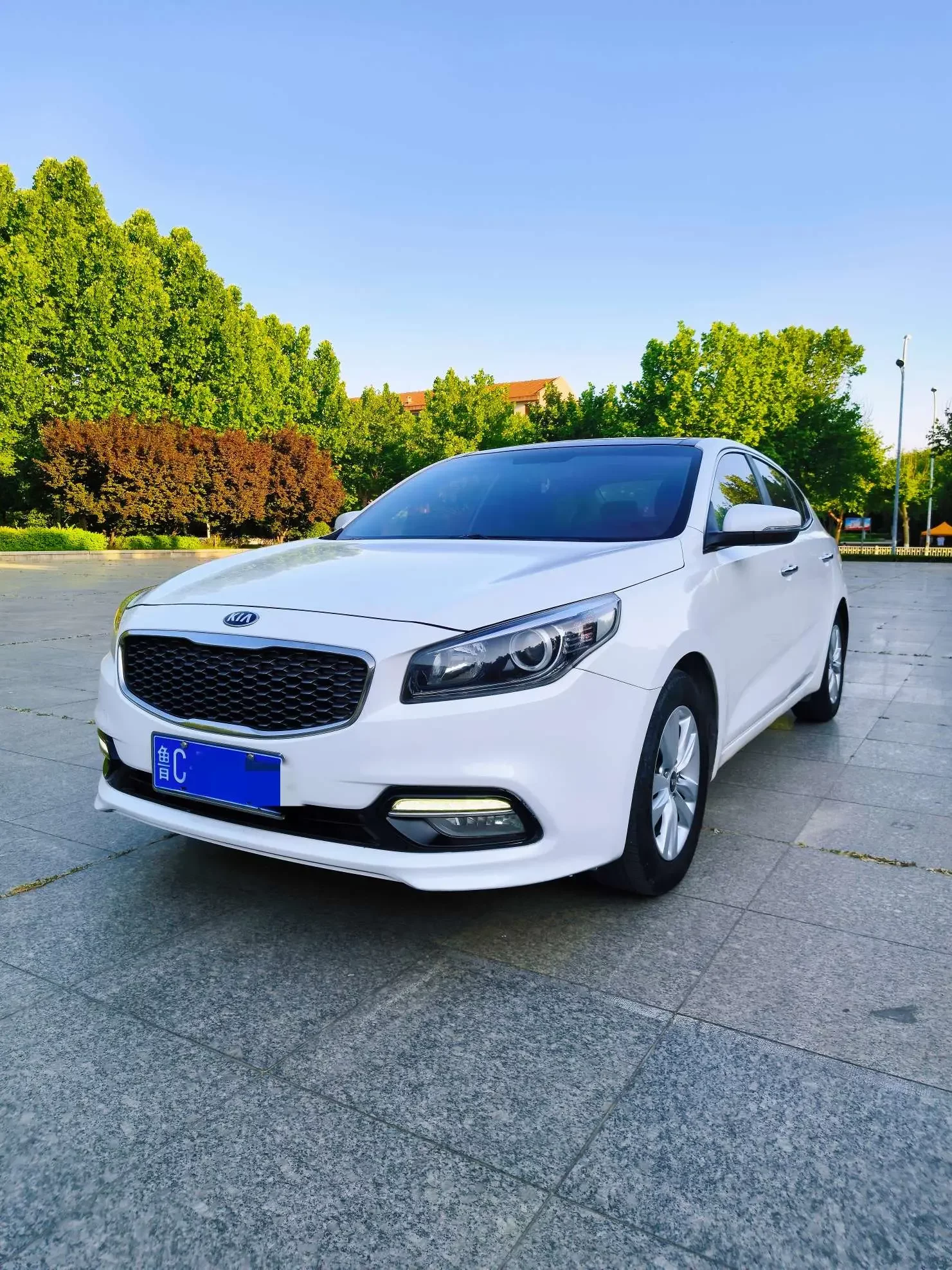 Kia K4