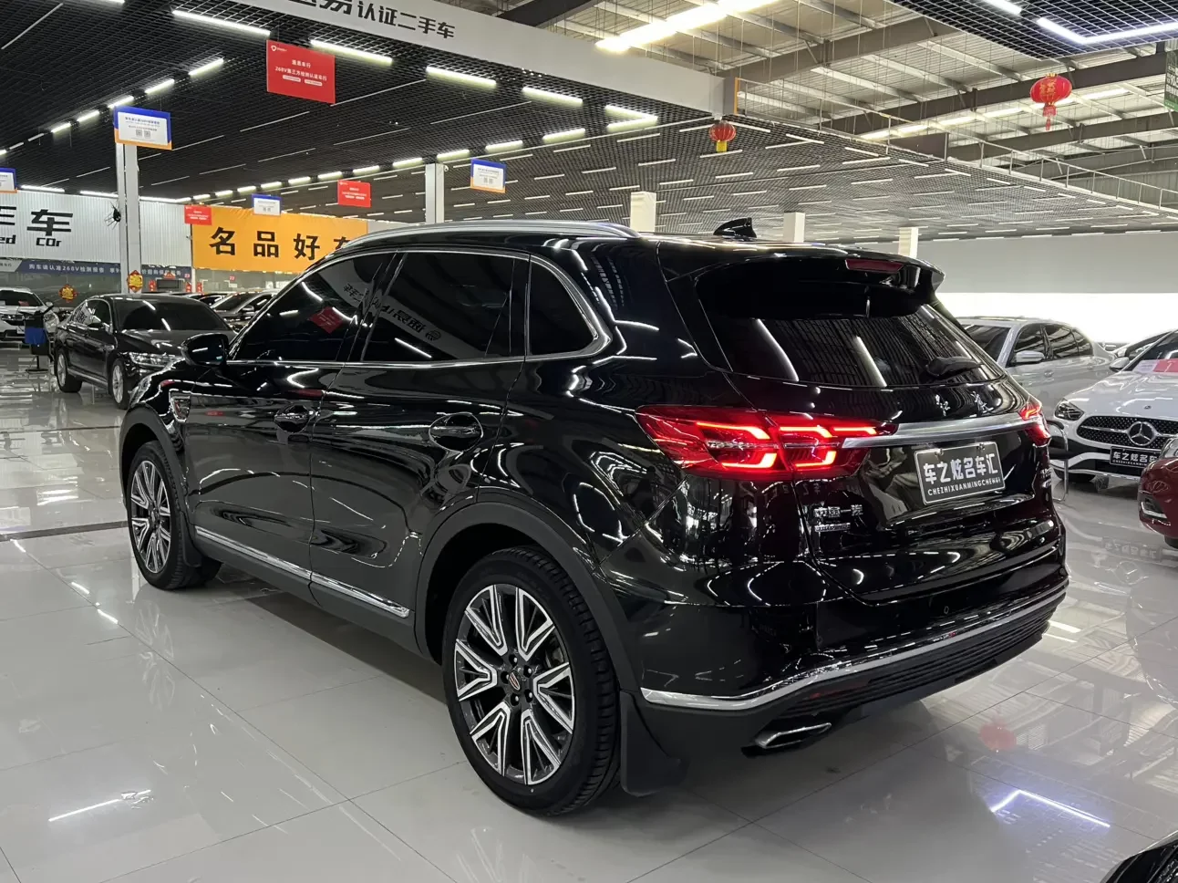 Hongqi HS5
