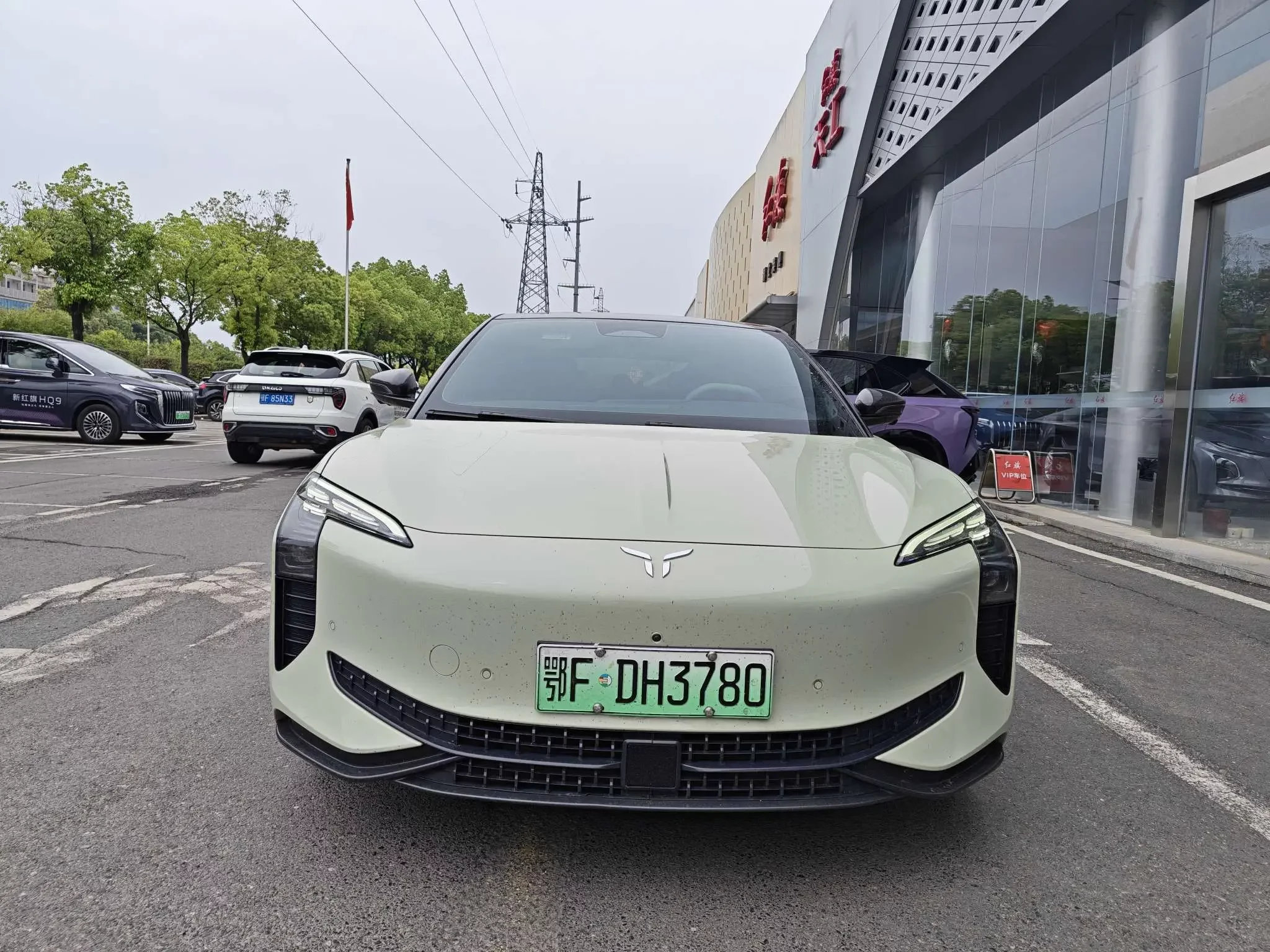 Hongqi EH7