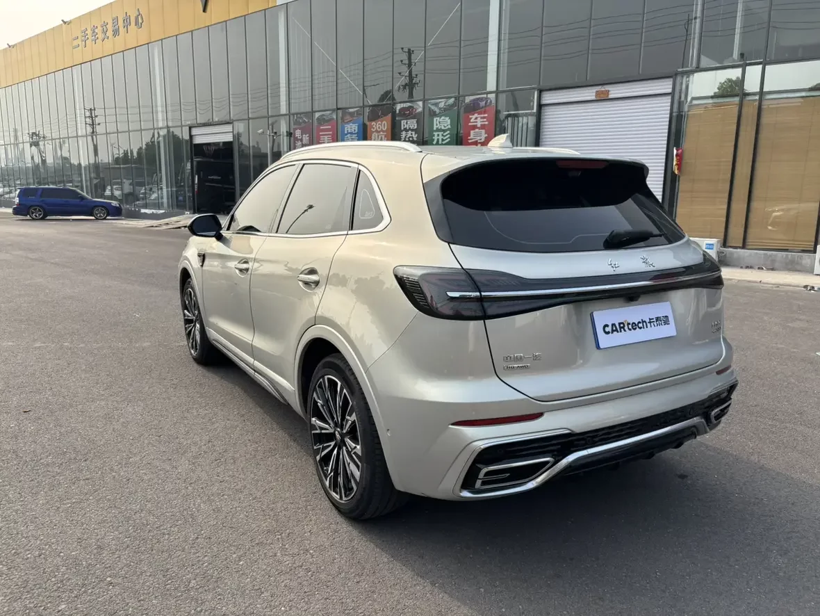 Hongqi HS5