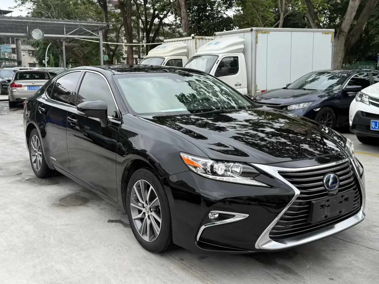 Lexus ES