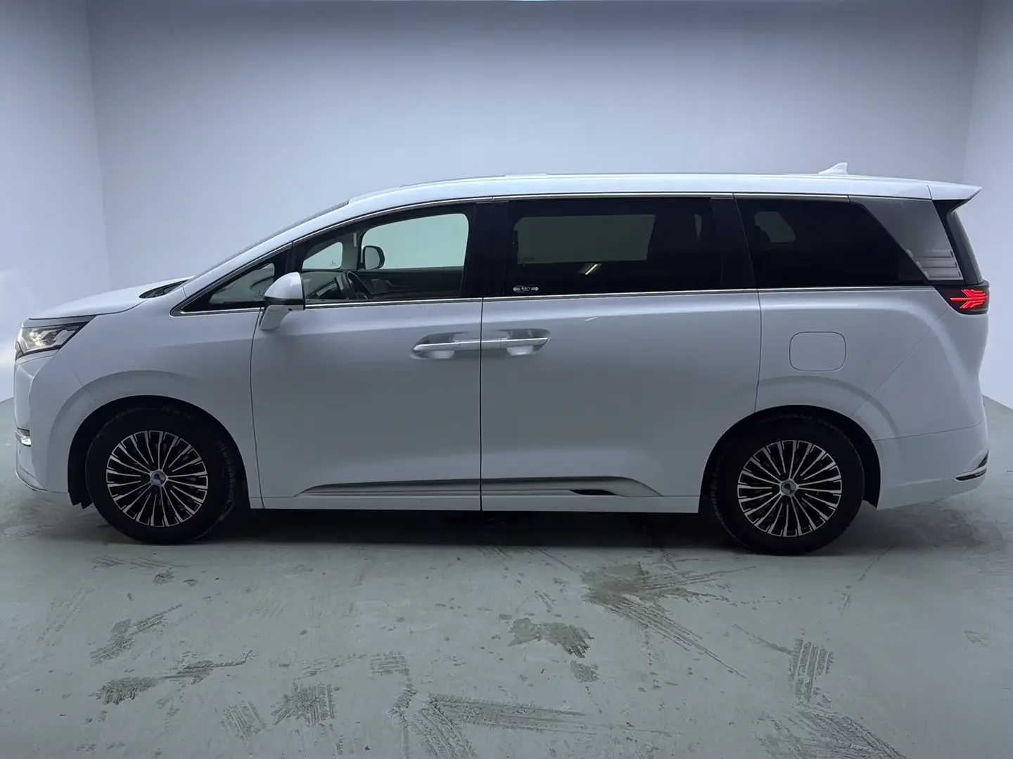 Denza D9 DM