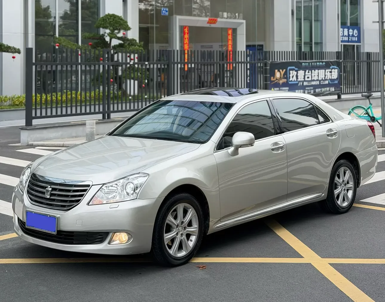Toyota crown