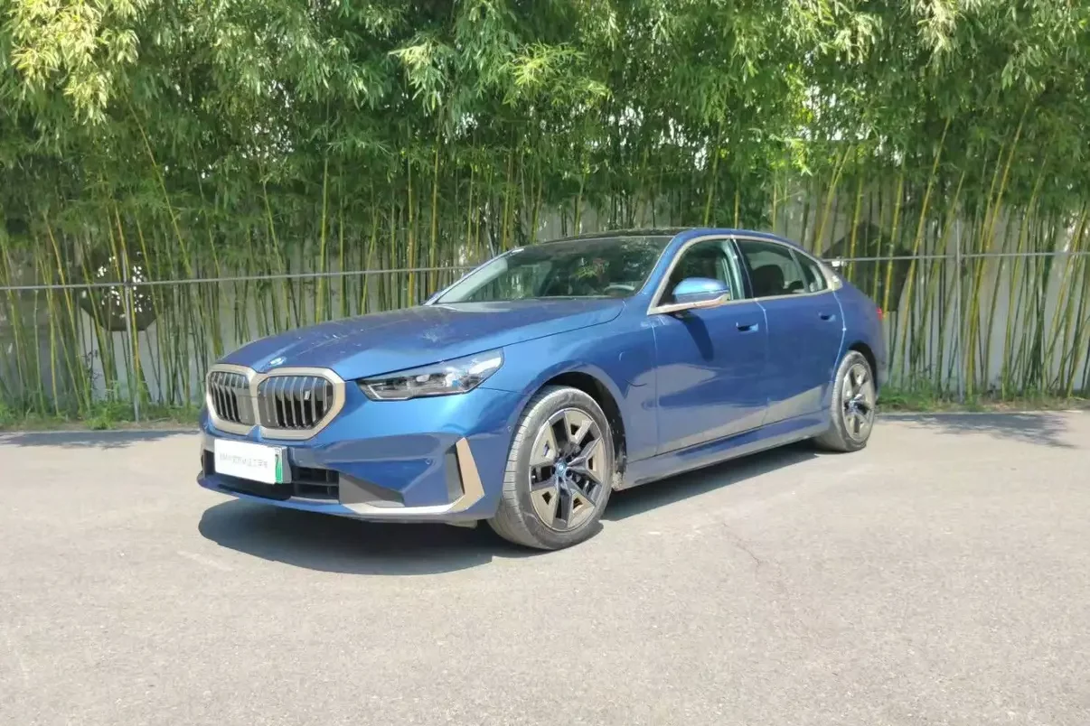 BMW i5