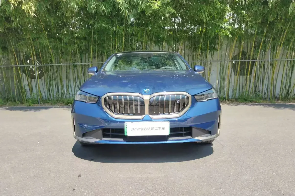 BMW i5