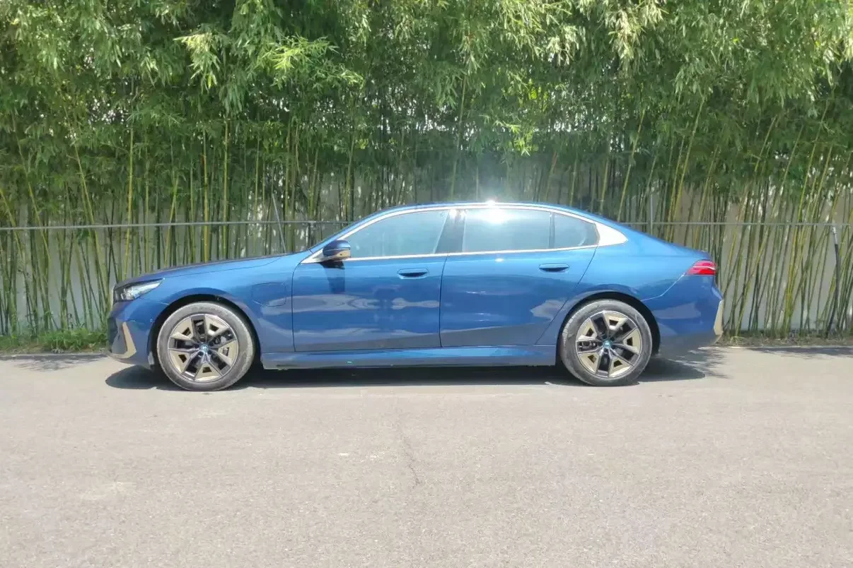 BMW i5