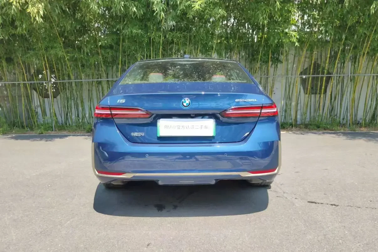 BMW i5