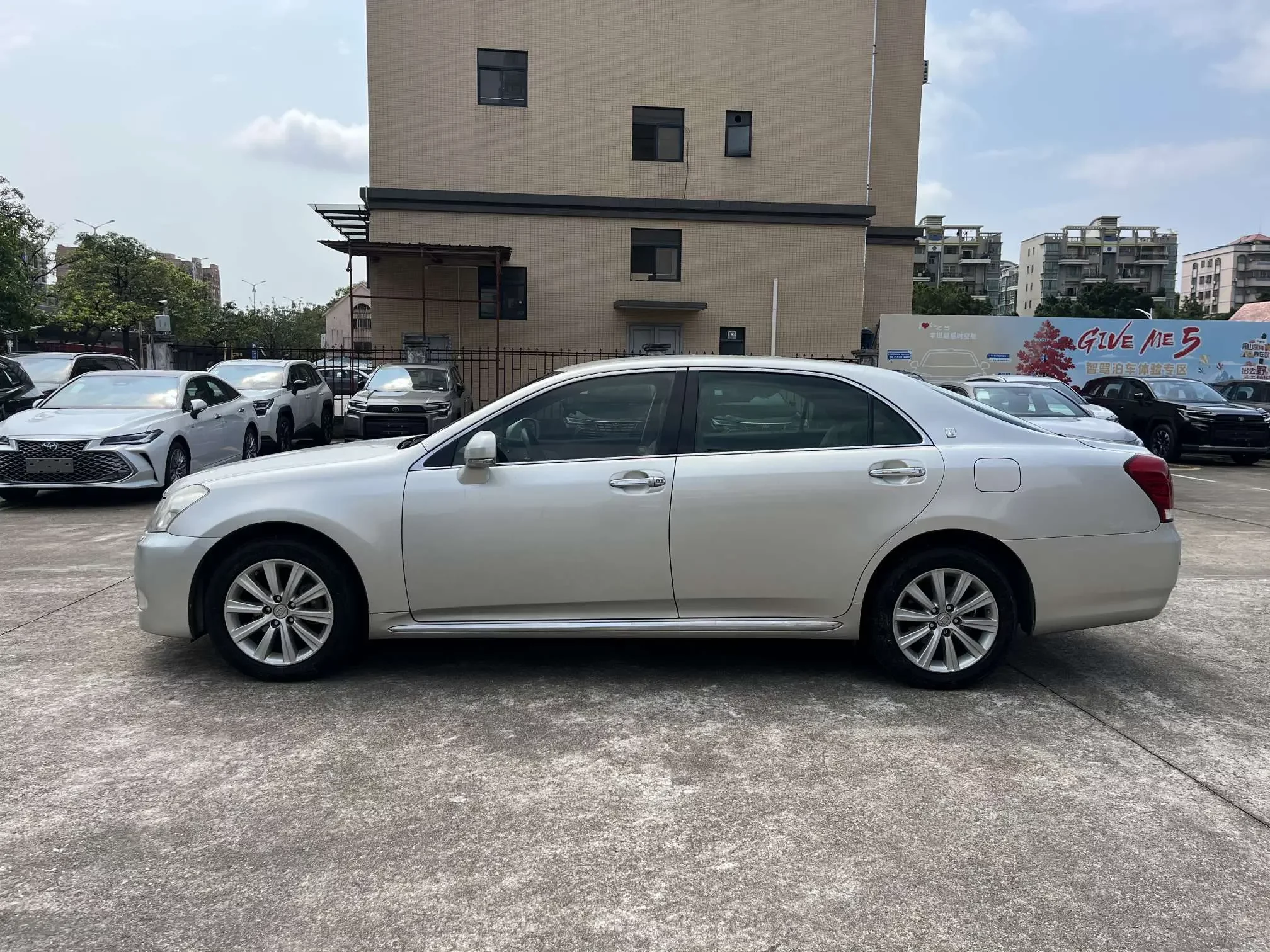 Toyota crown