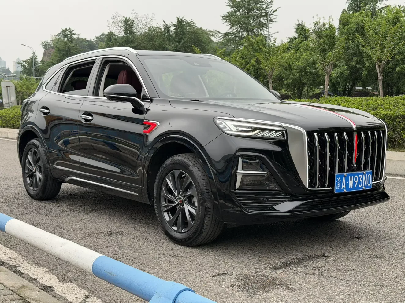 Hongqi HS5